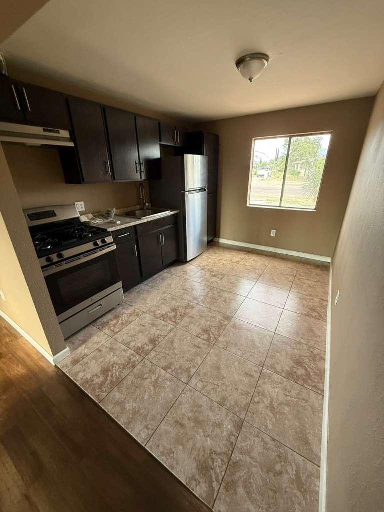 1955 E 8th Street Apt 1