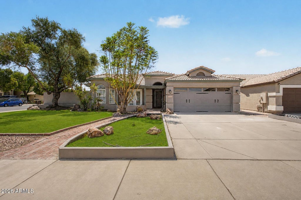 Photo of 9139 W Paradise Lane, Peoria, AZ 85382 (MLS # 7069867)