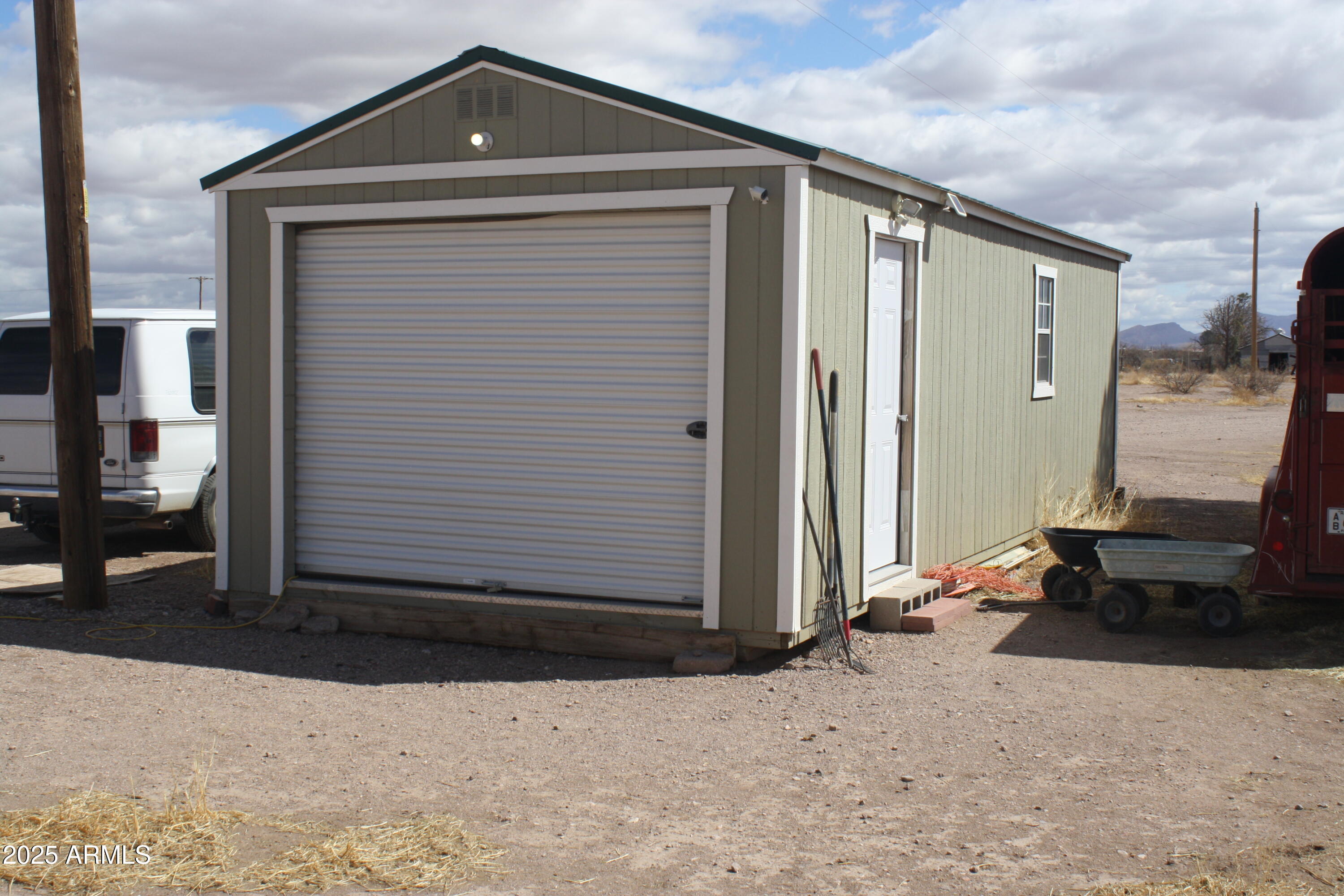 6872 N BROOKS Road -