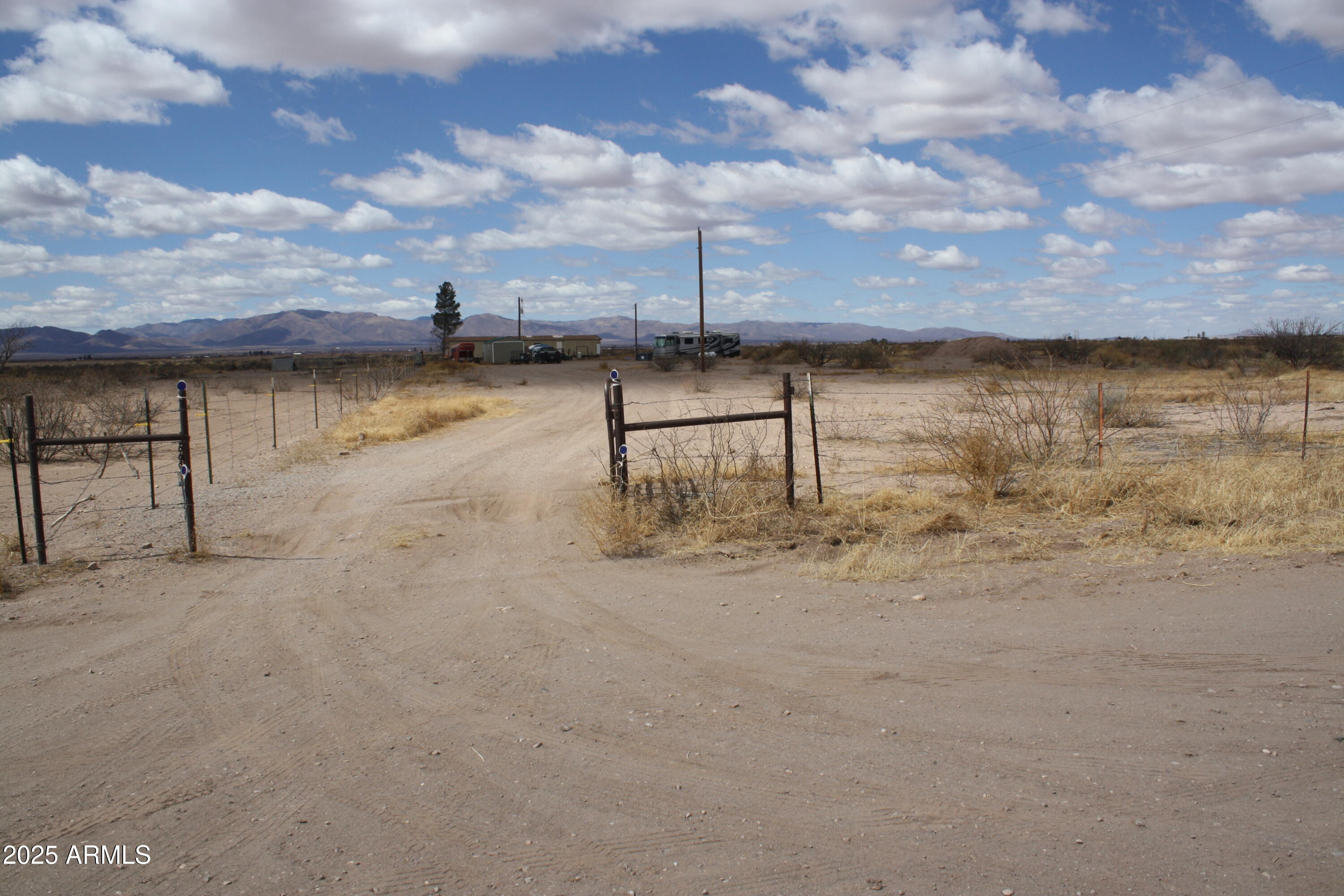 6872 N BROOKS Road -