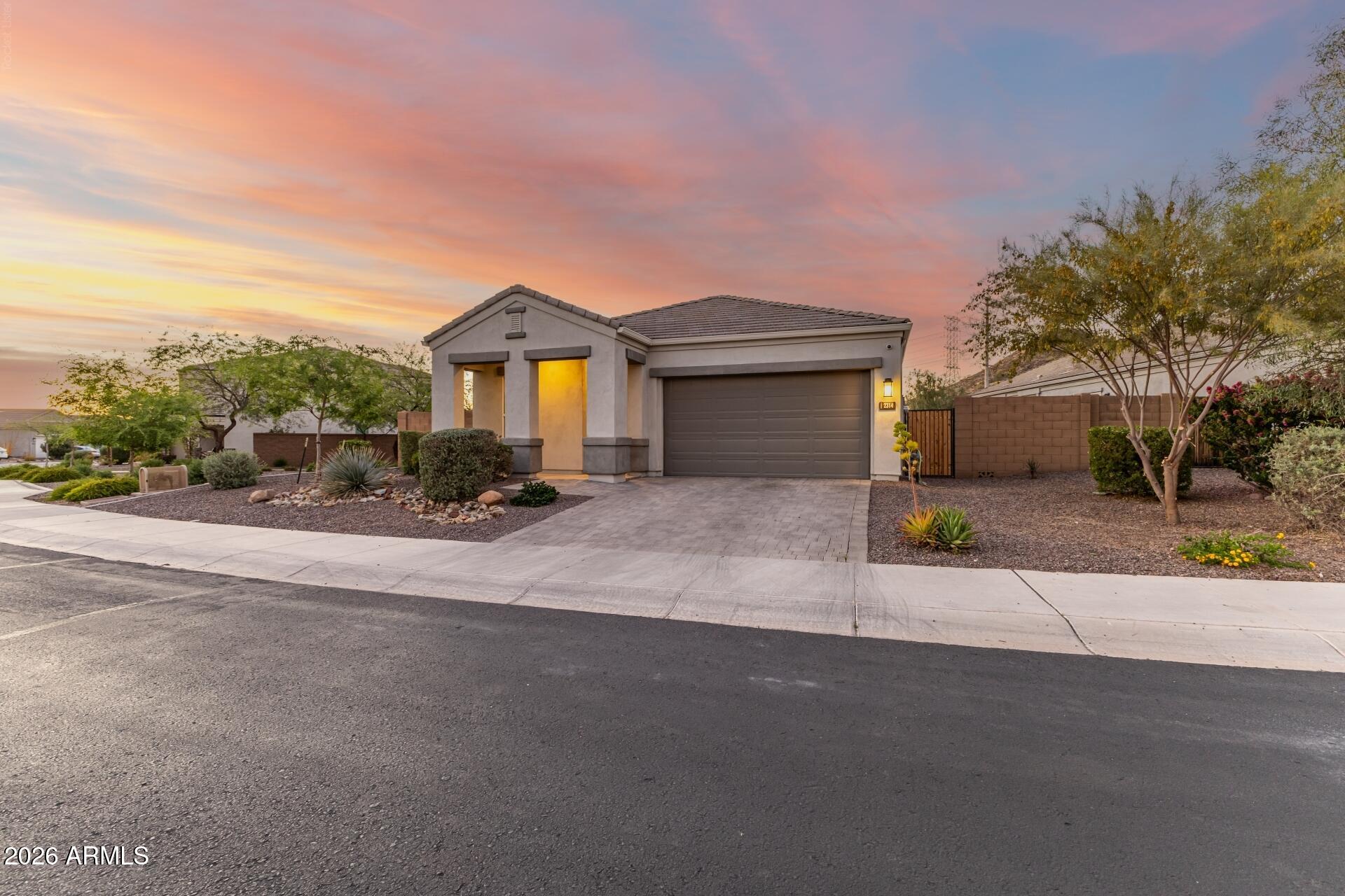 2314 E QUESTA Drive