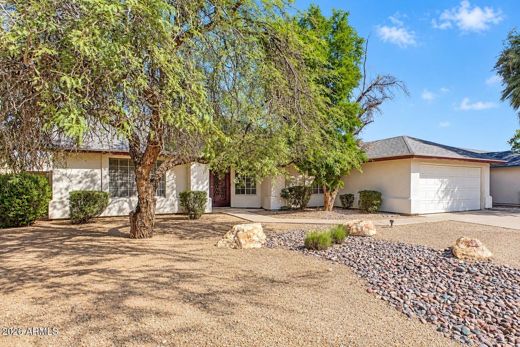 Photo of 1942 W Highland Street, Chandler, AZ 85224 (MLS # 7094450)