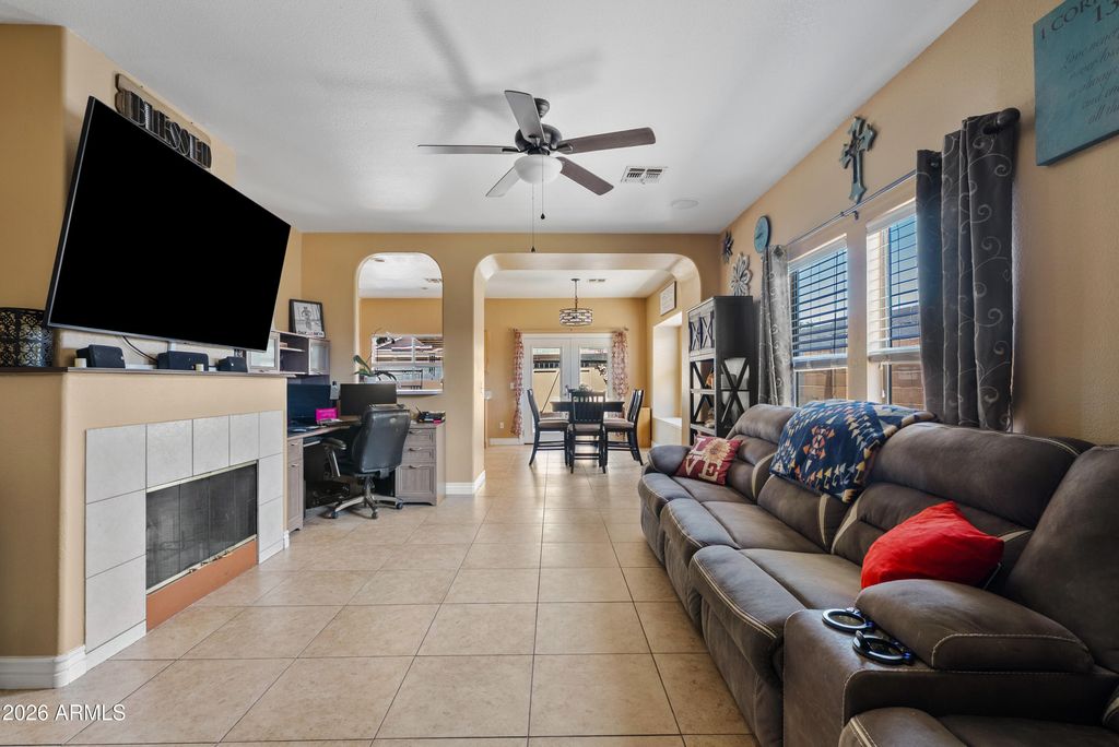 Photo of 1002 S Slater Circle, Mesa, AZ 85206 (MLS # 7027017)