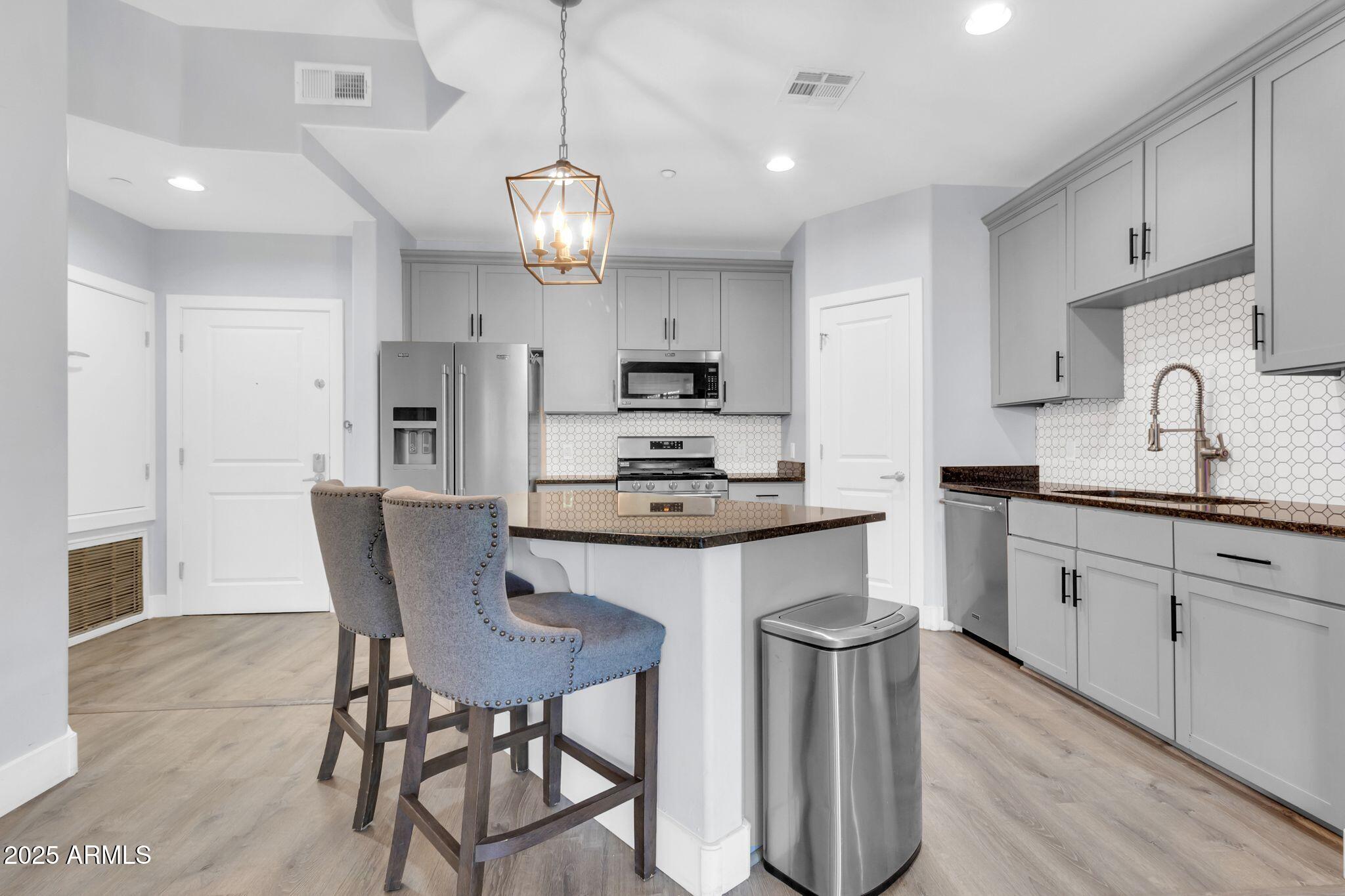 945 E Playa Del Norte Drive 2005