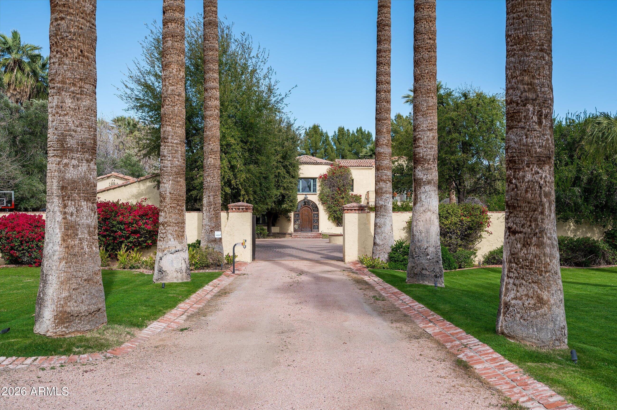 30 E Glendale Avenue