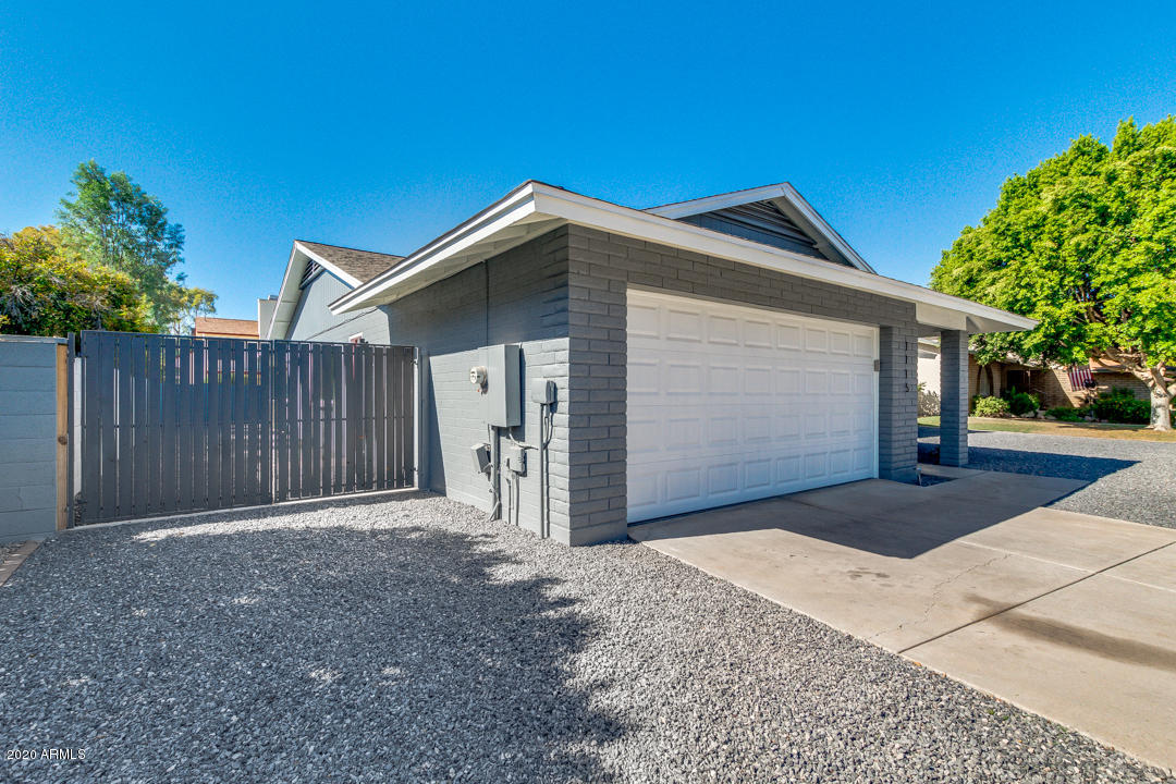 1115 W Barrow Drive