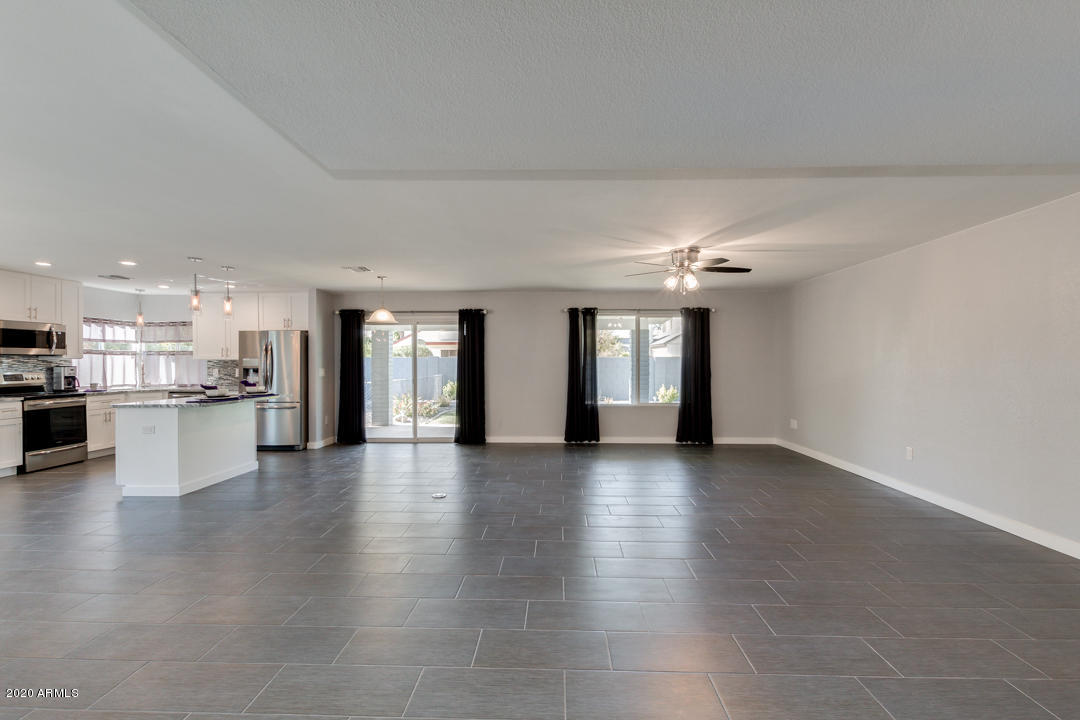 1115 W Barrow Drive