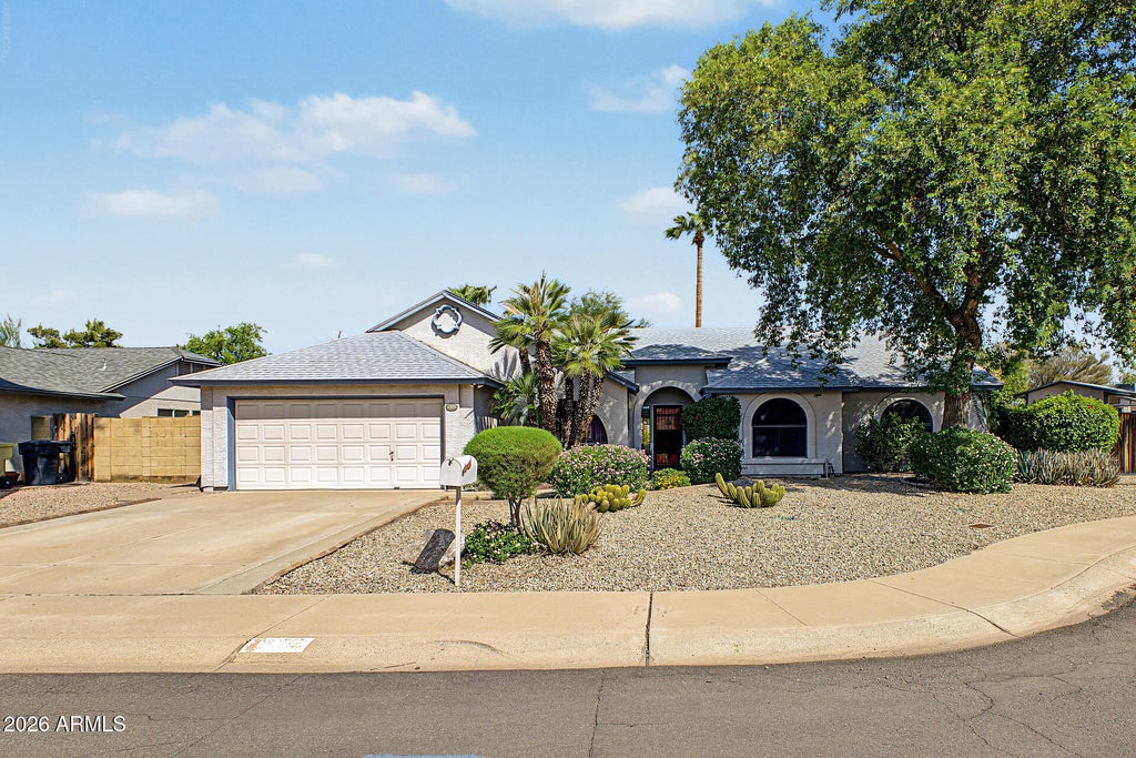 Photo of 6308 W Port Royale Lane, Glendale, AZ 85306 (MLS # 7093902)