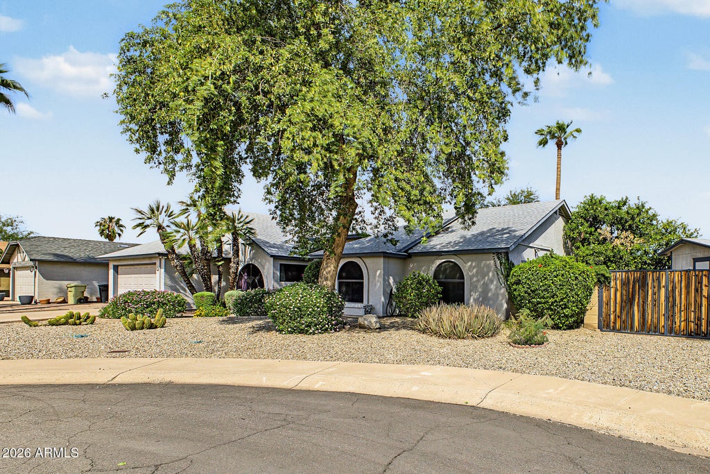 Photo of 6308 W Port Royale Lane, Glendale, AZ 85306 (MLS # 7093902)