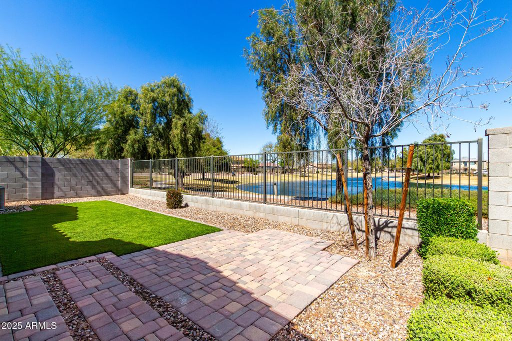 Photo of 658 E Rojo Way, Gilbert, AZ 85297 (MLS # 6990340)