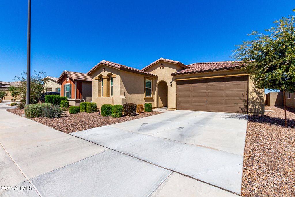Photo of 658 E Rojo Way, Gilbert, AZ 85297 (MLS # 6990340)