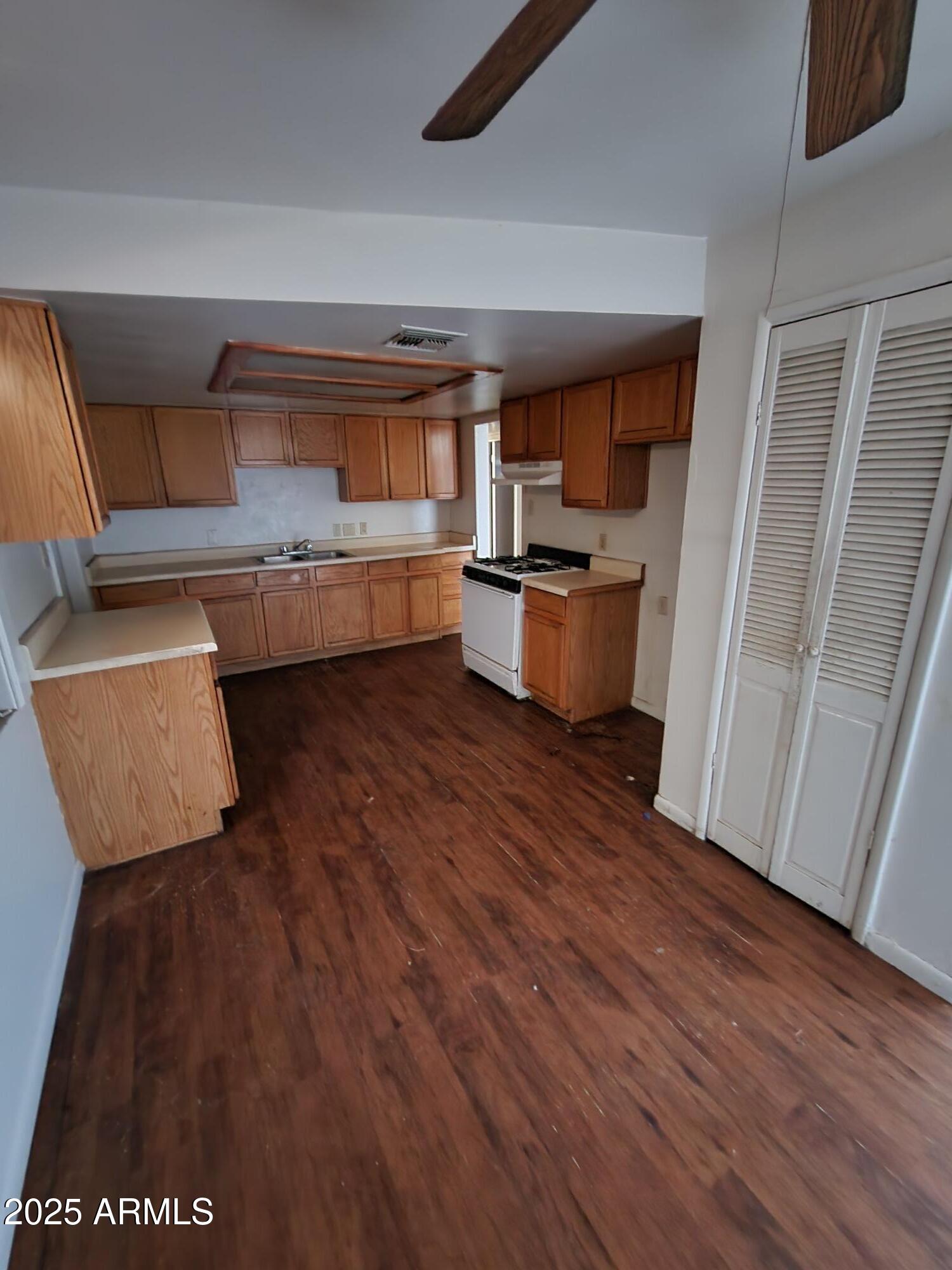 2621 W MARIPOSA Street