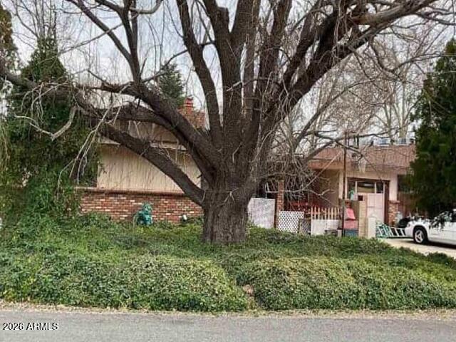 1227 N BUENA Vista W