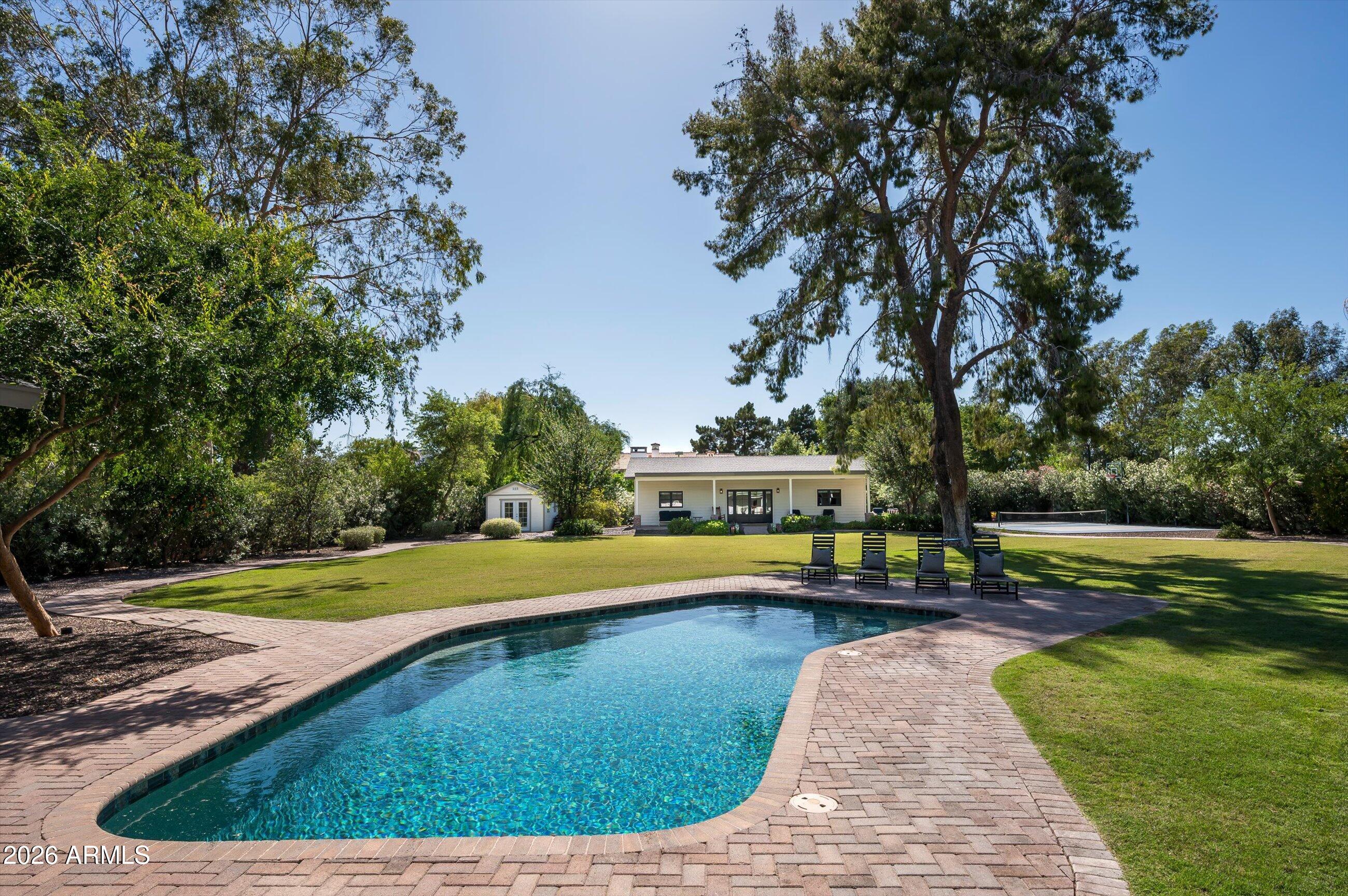 PARADISE VALLEY FARMS - Residential