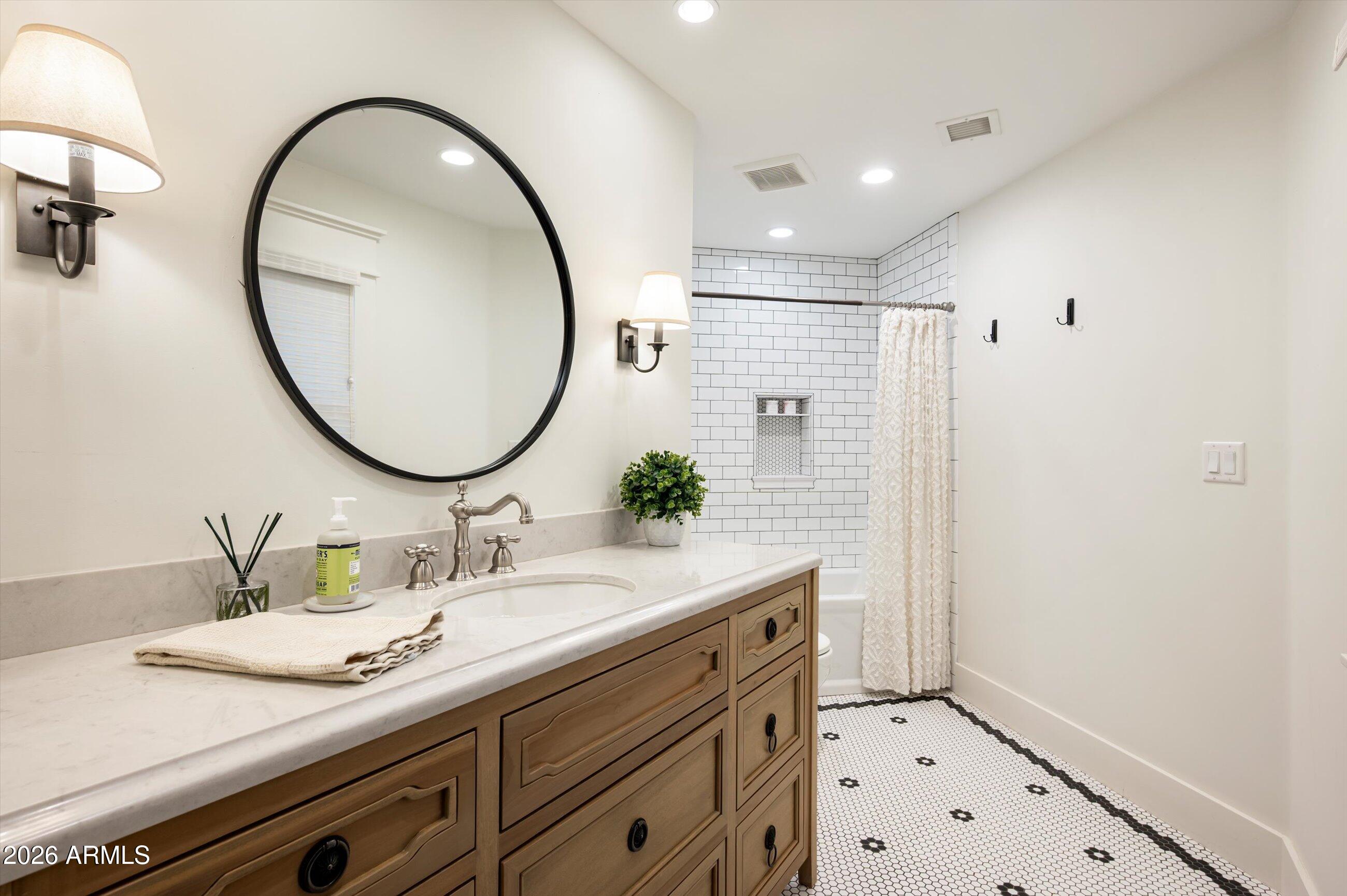 PARADISE VALLEY FARMS - Residential