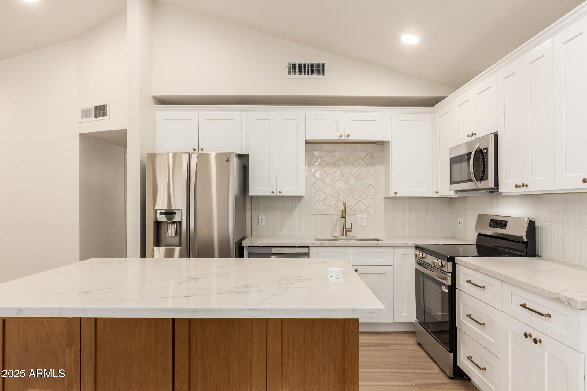 4822 W NORTHERN Avenue