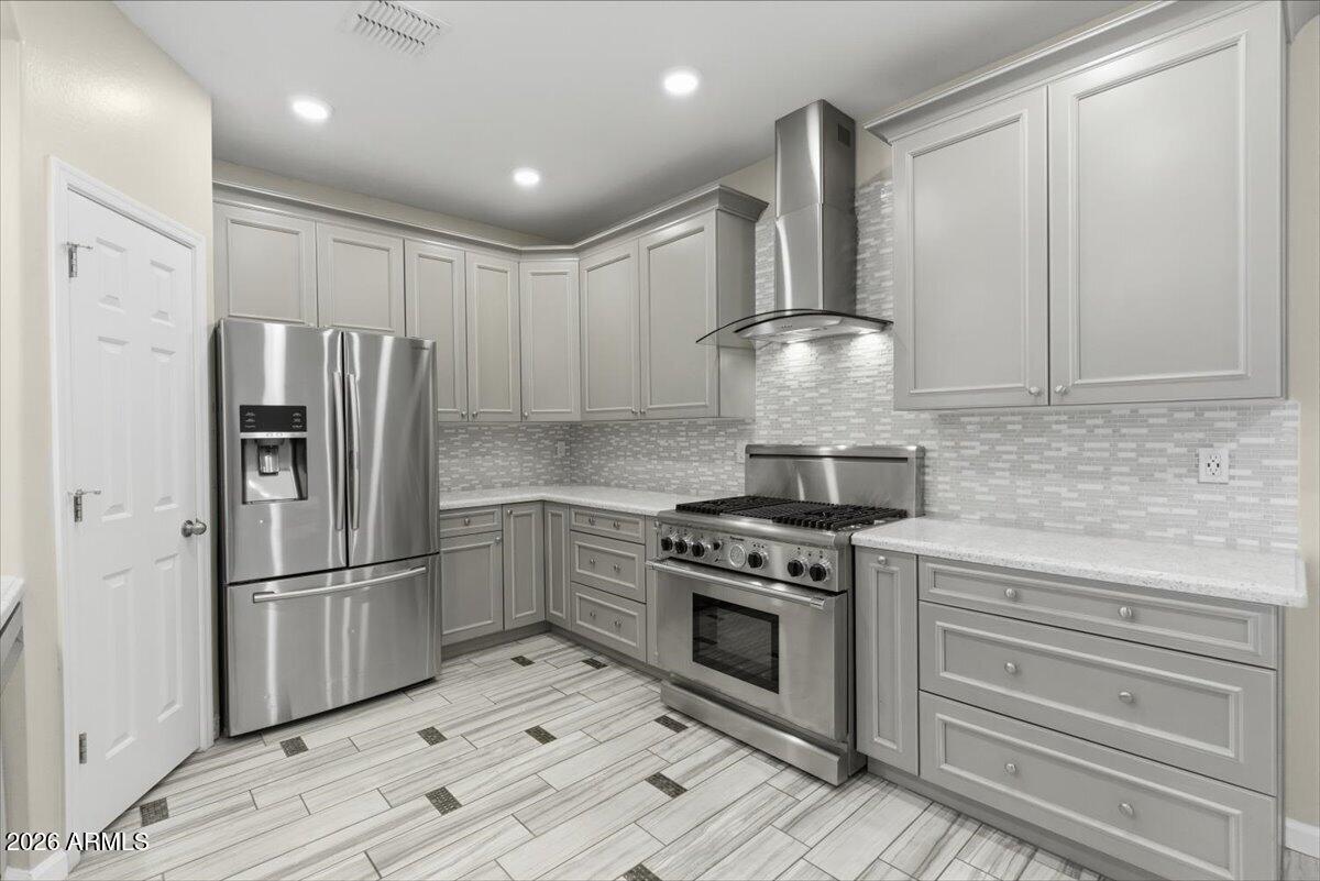 1816 W LACEWOOD Place