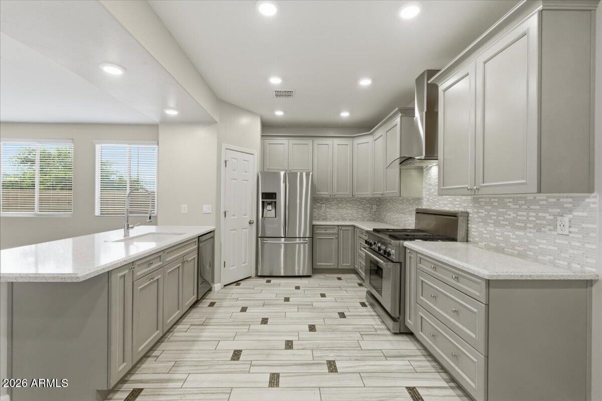 1816 W LACEWOOD Place