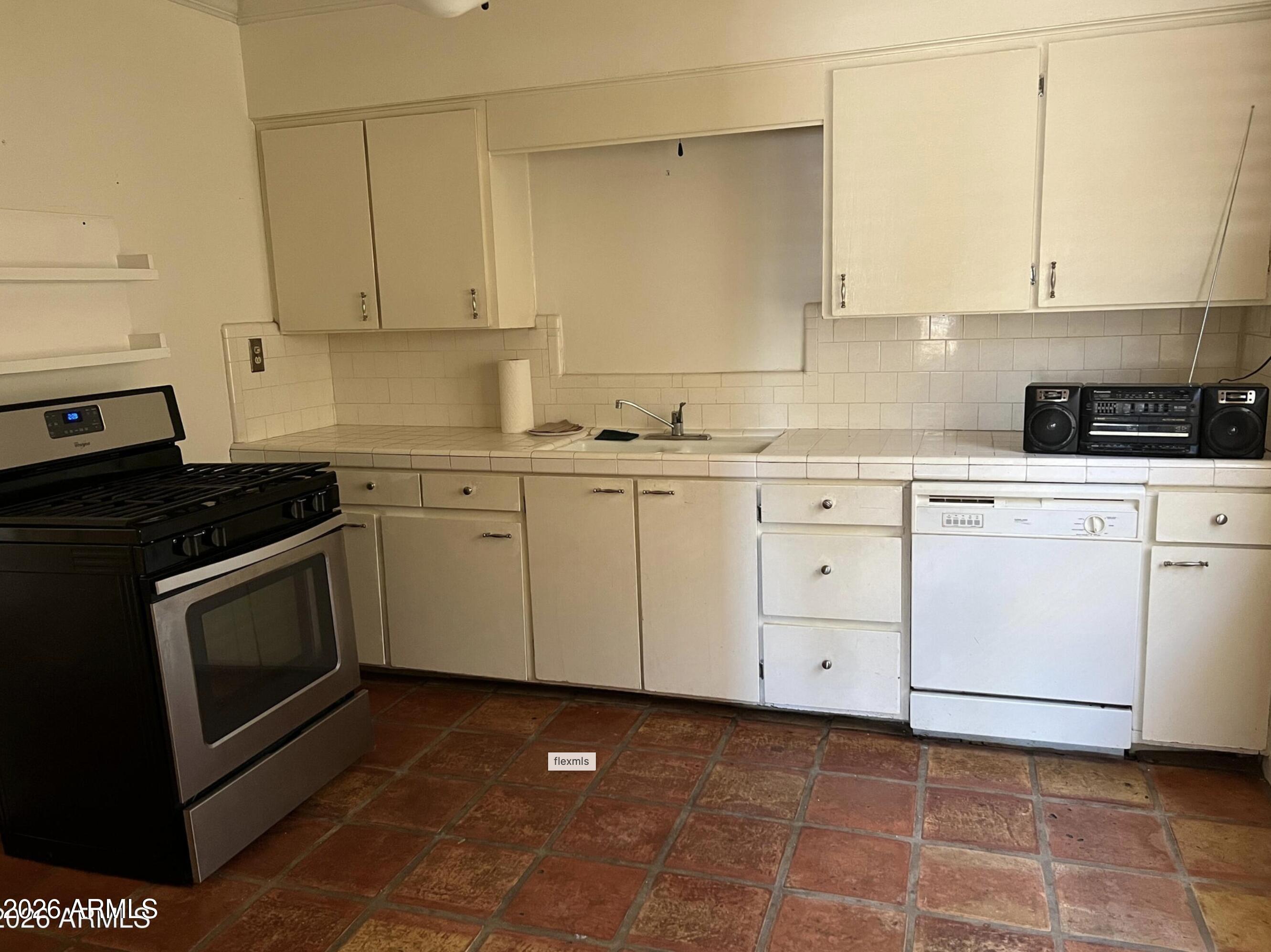 38 W THOMAS Lane