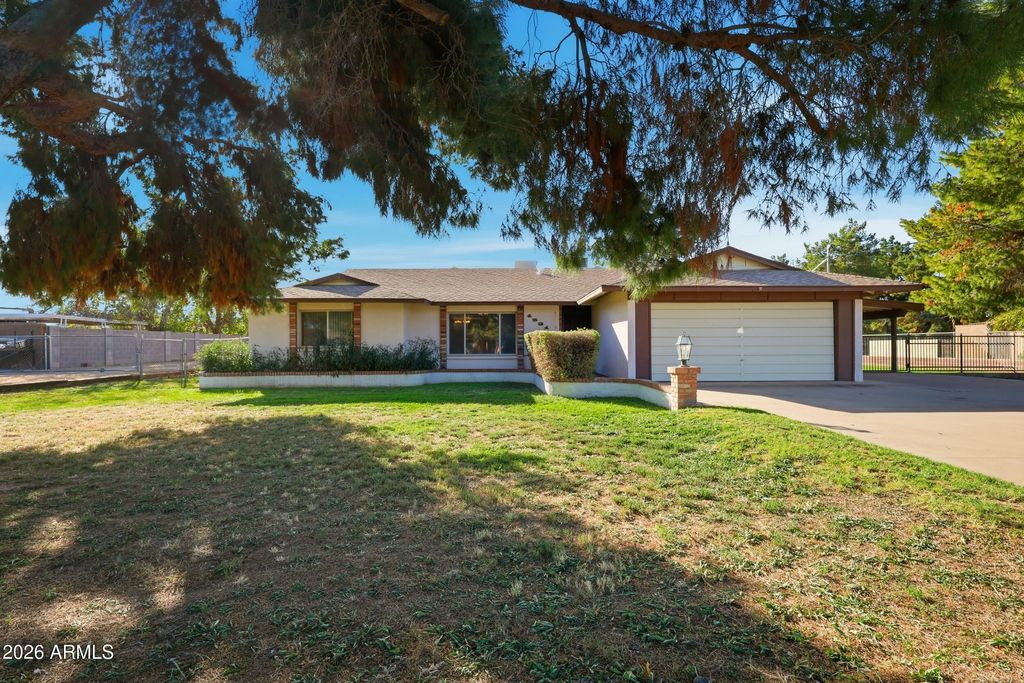 Photo of 4531 W Greenway Road, Glendale, AZ 85306 (MLS # 6963589)