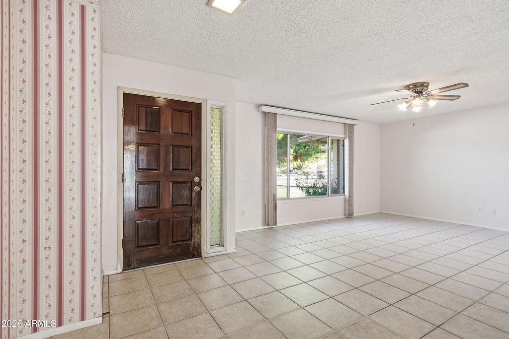 Photo of 4531 W Greenway Road, Glendale, AZ 85306 (MLS # 6963589)