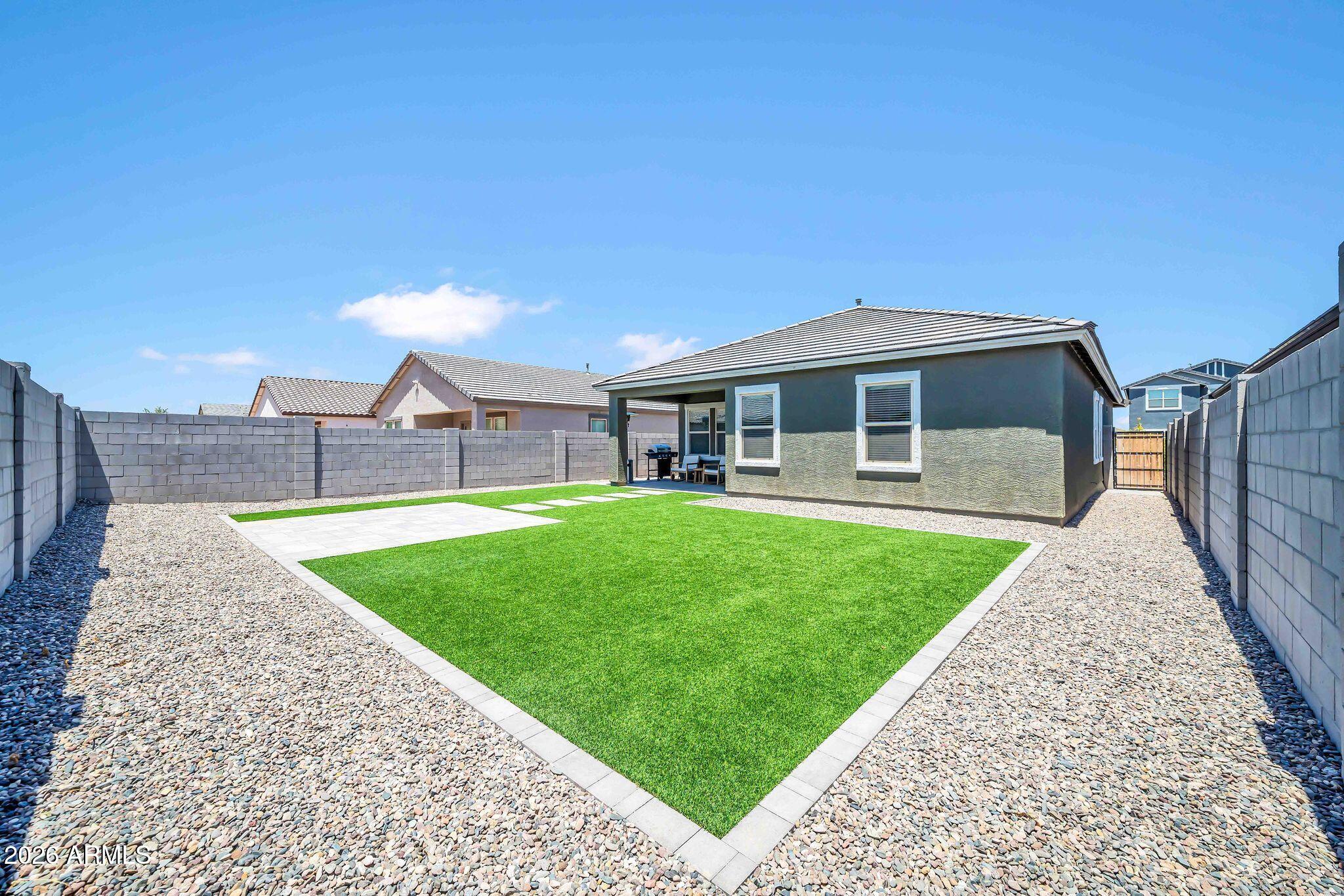 5611 W MOODY Trail