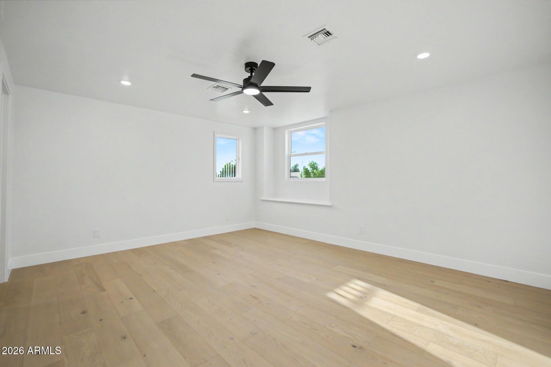 MEADOWLARK MANOR - Residential
