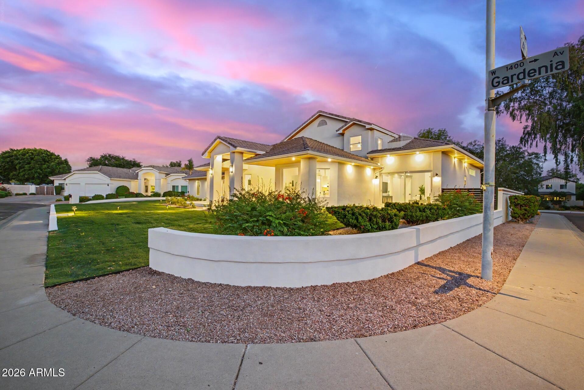 MEADOWLARK MANOR - Residential