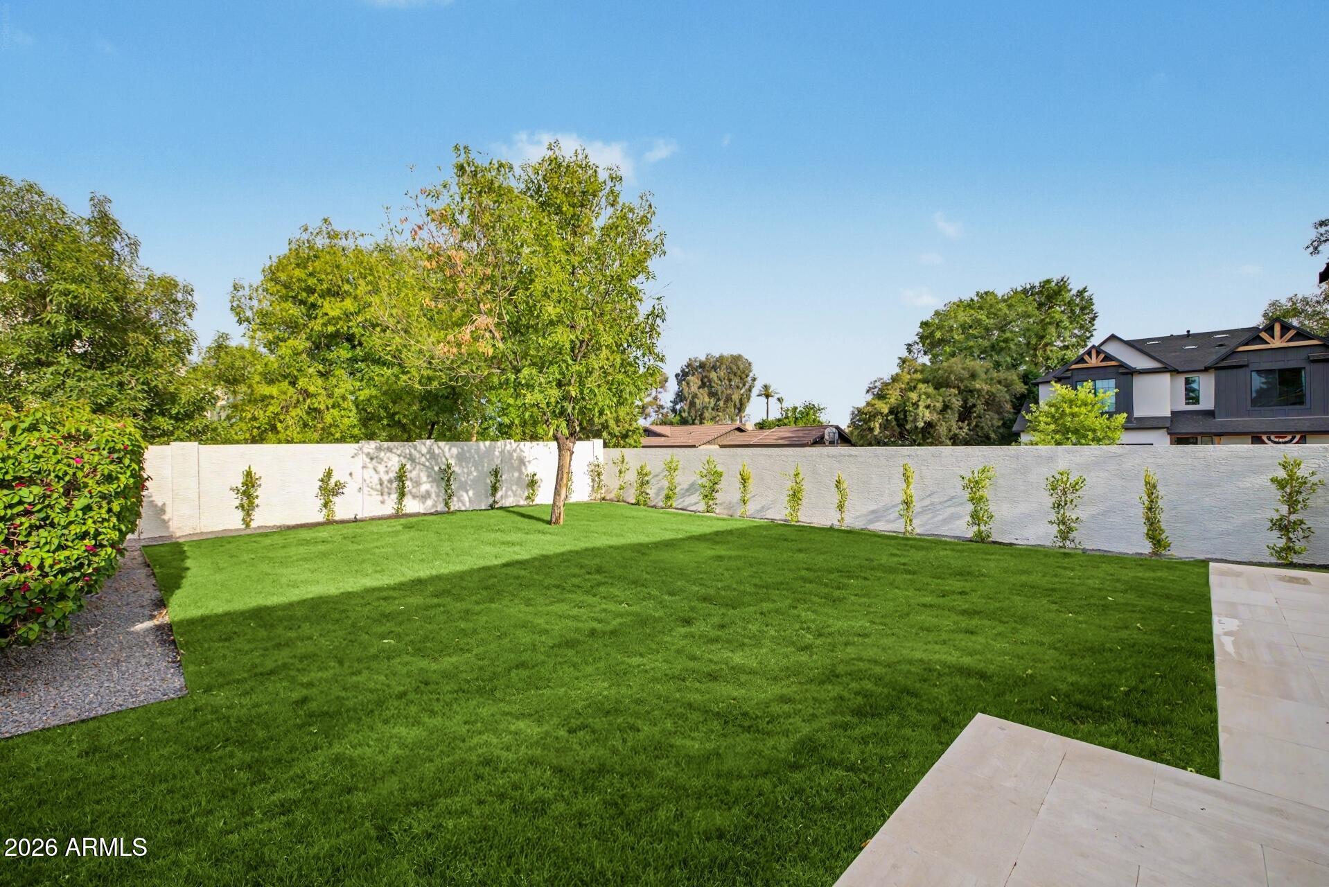 MEADOWLARK MANOR - Residential
