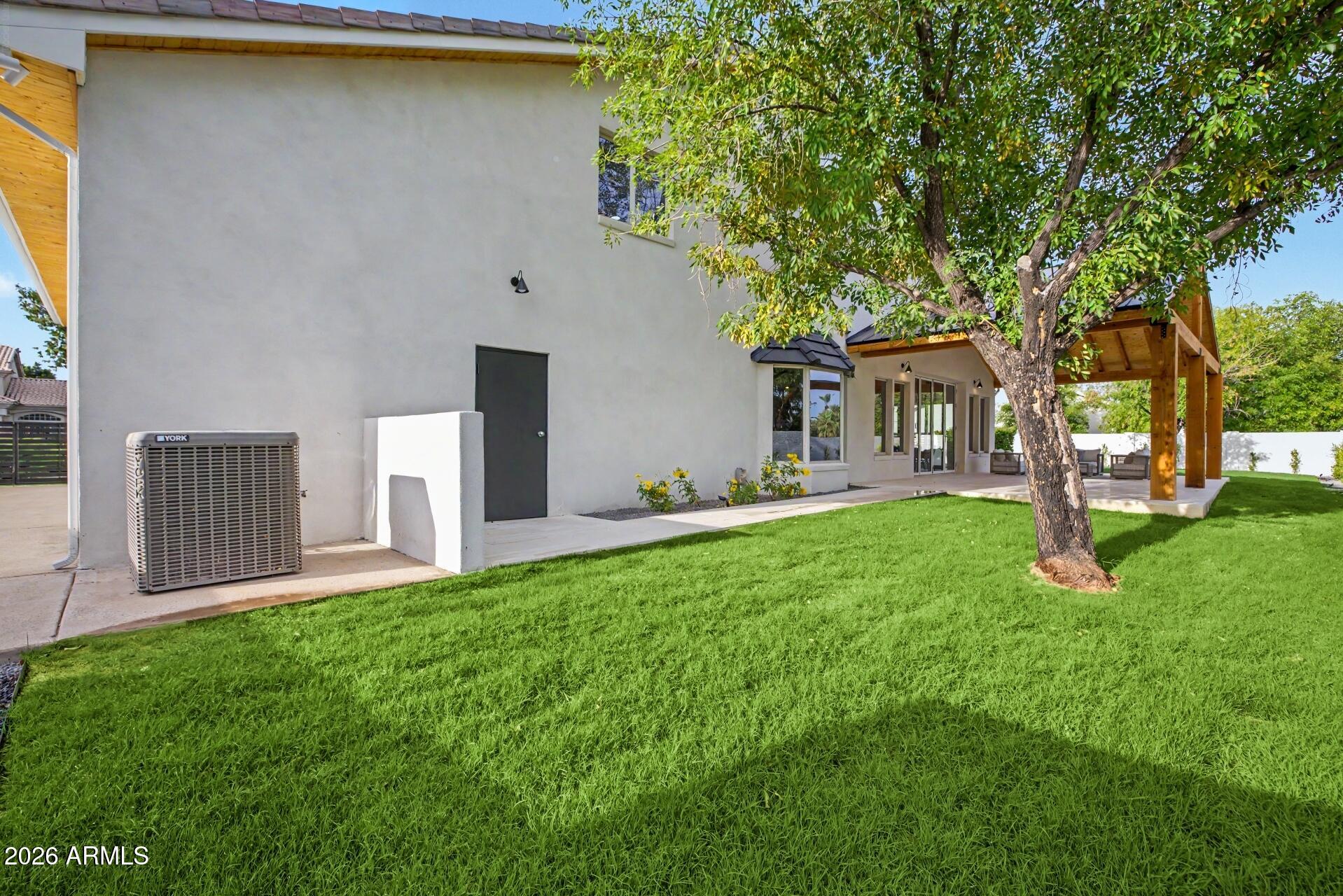 MEADOWLARK MANOR - Residential