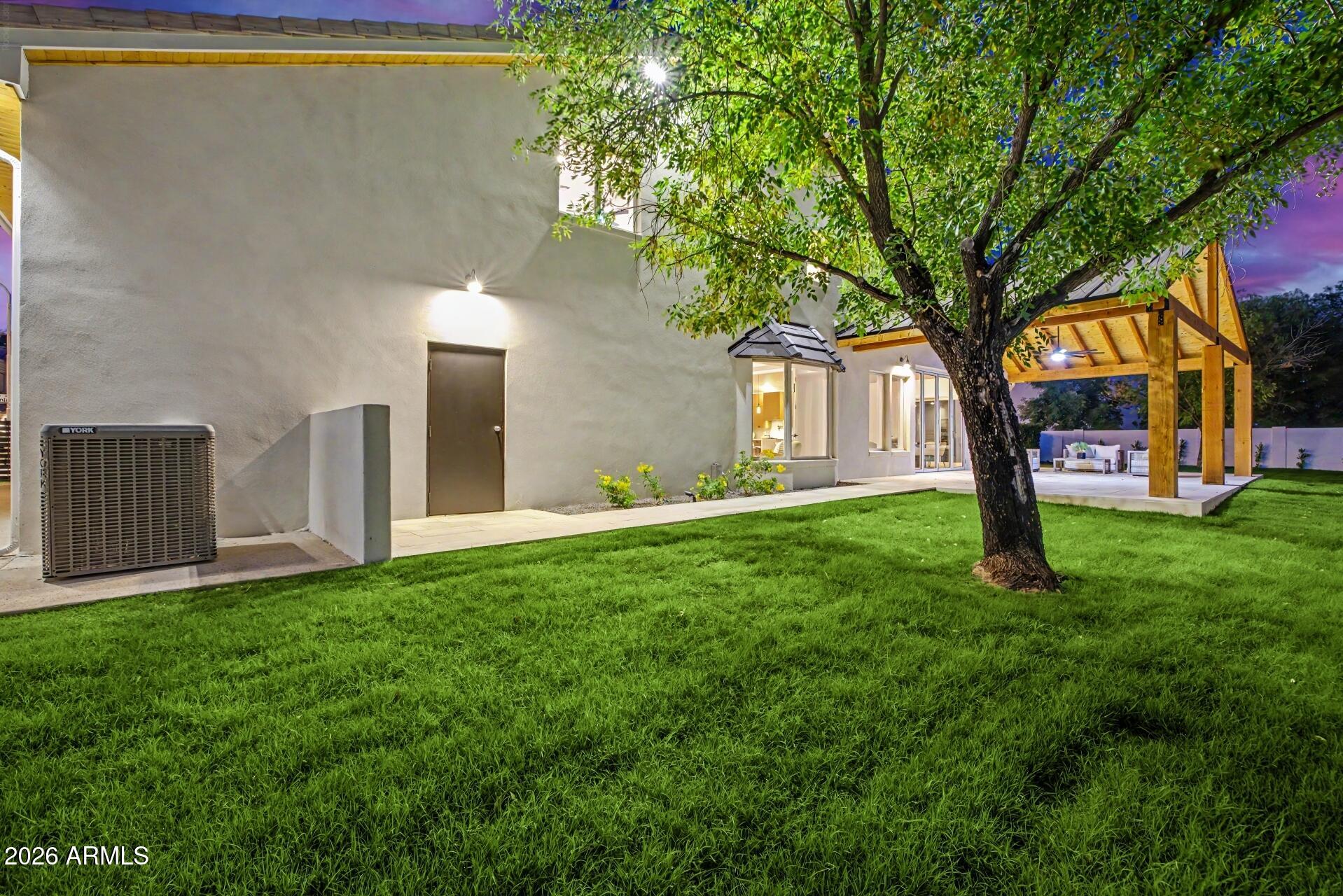 MEADOWLARK MANOR - Residential