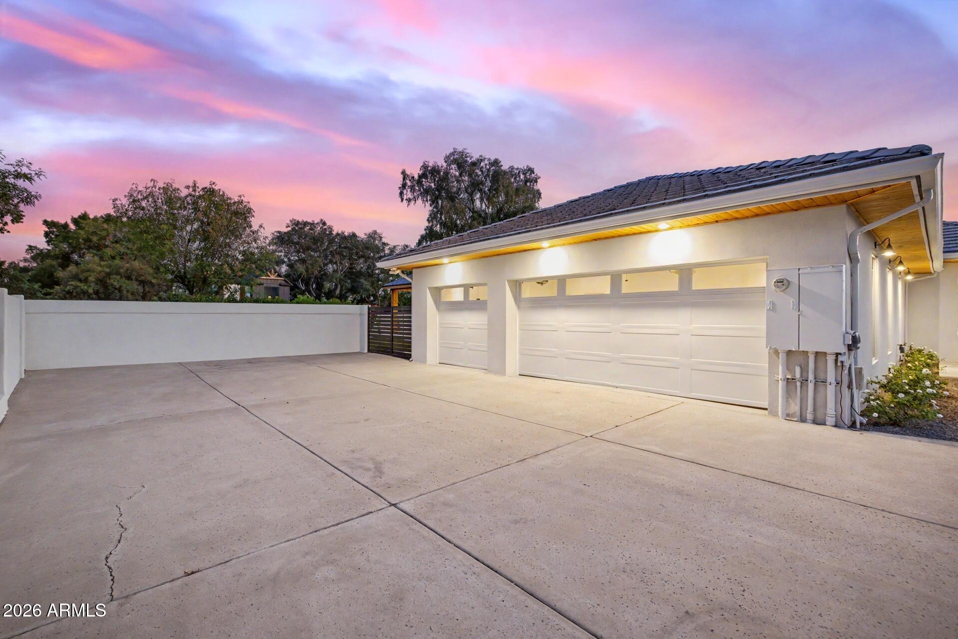 MEADOWLARK MANOR - Residential