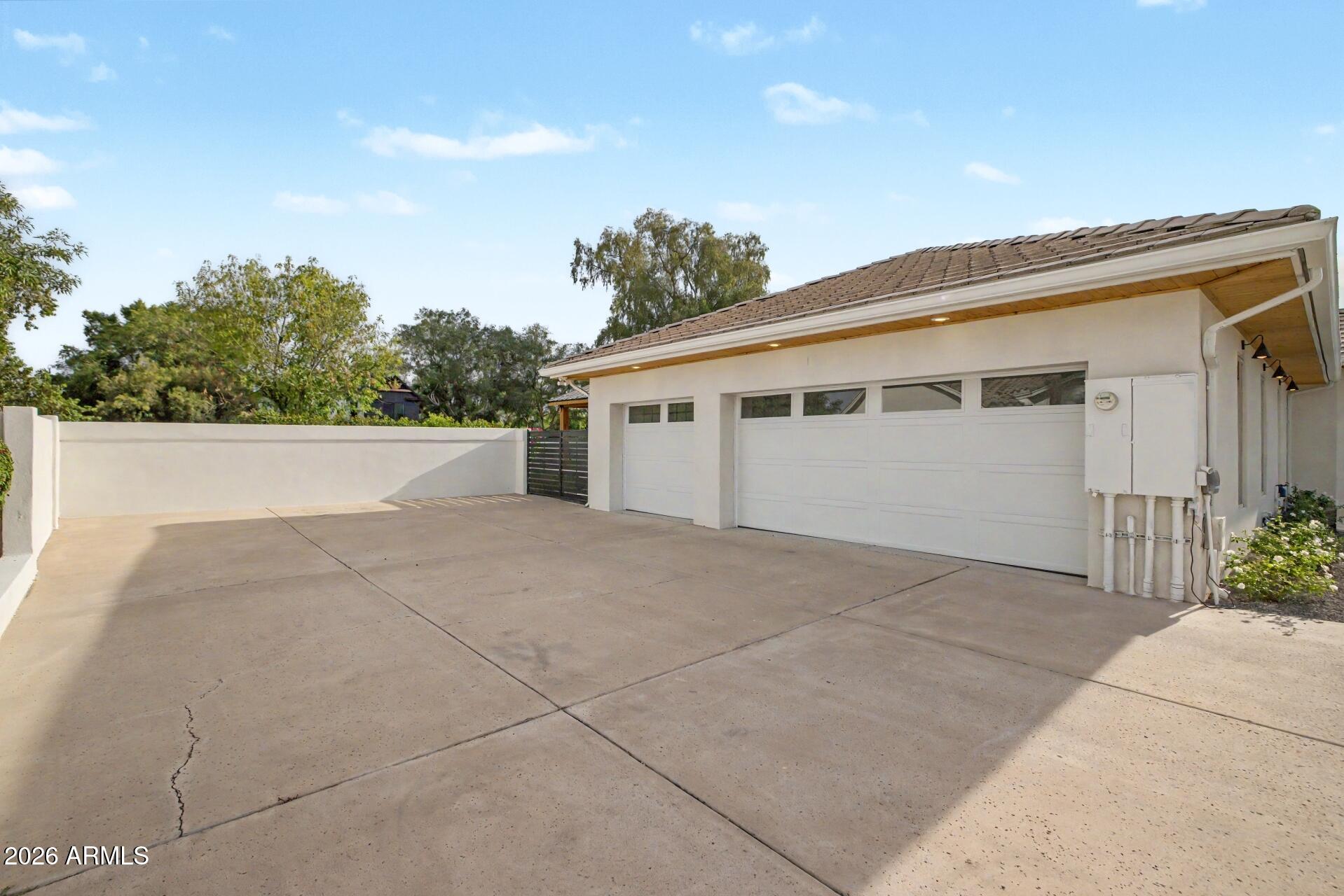 MEADOWLARK MANOR - Residential