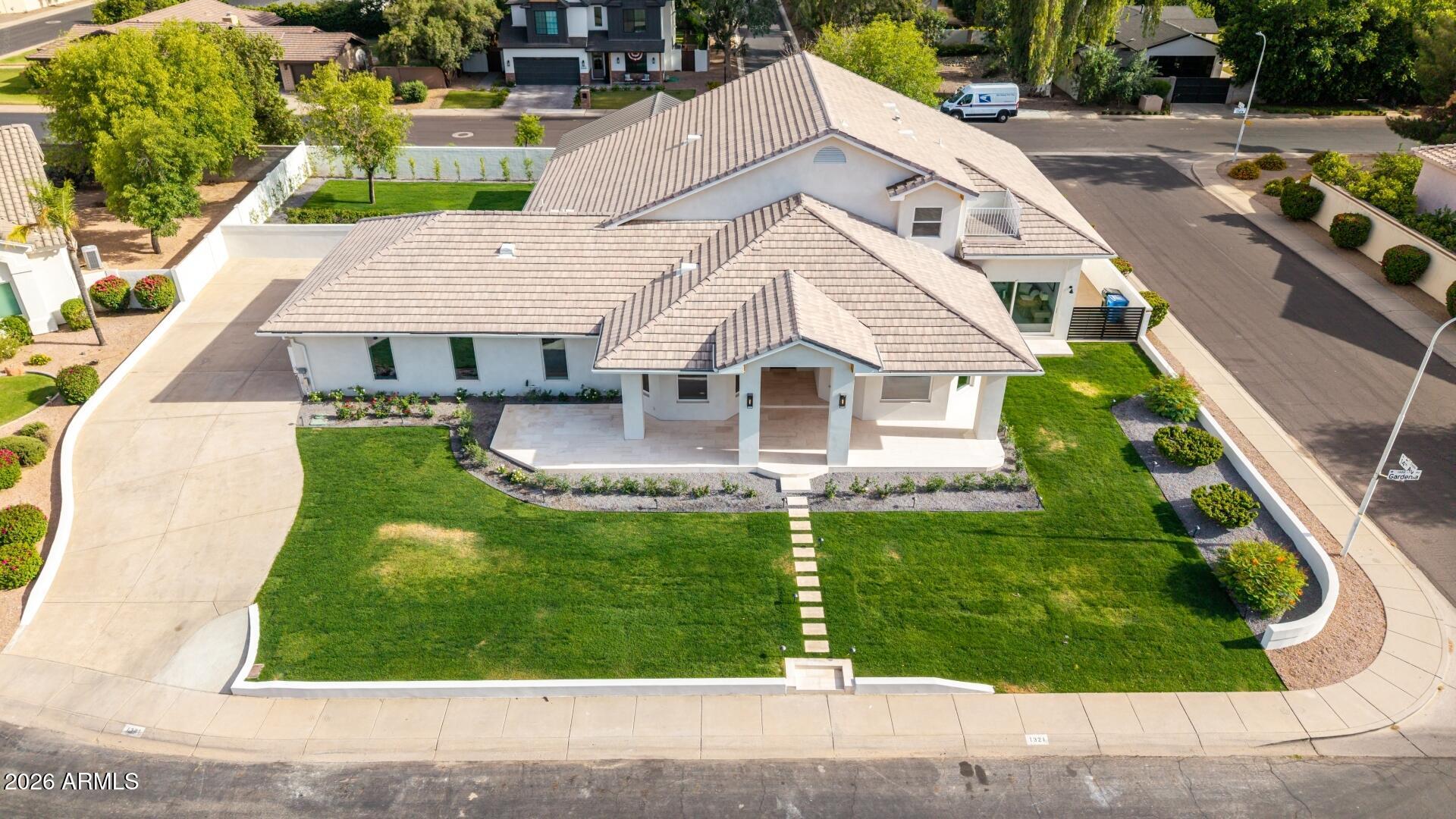 MEADOWLARK MANOR - Residential