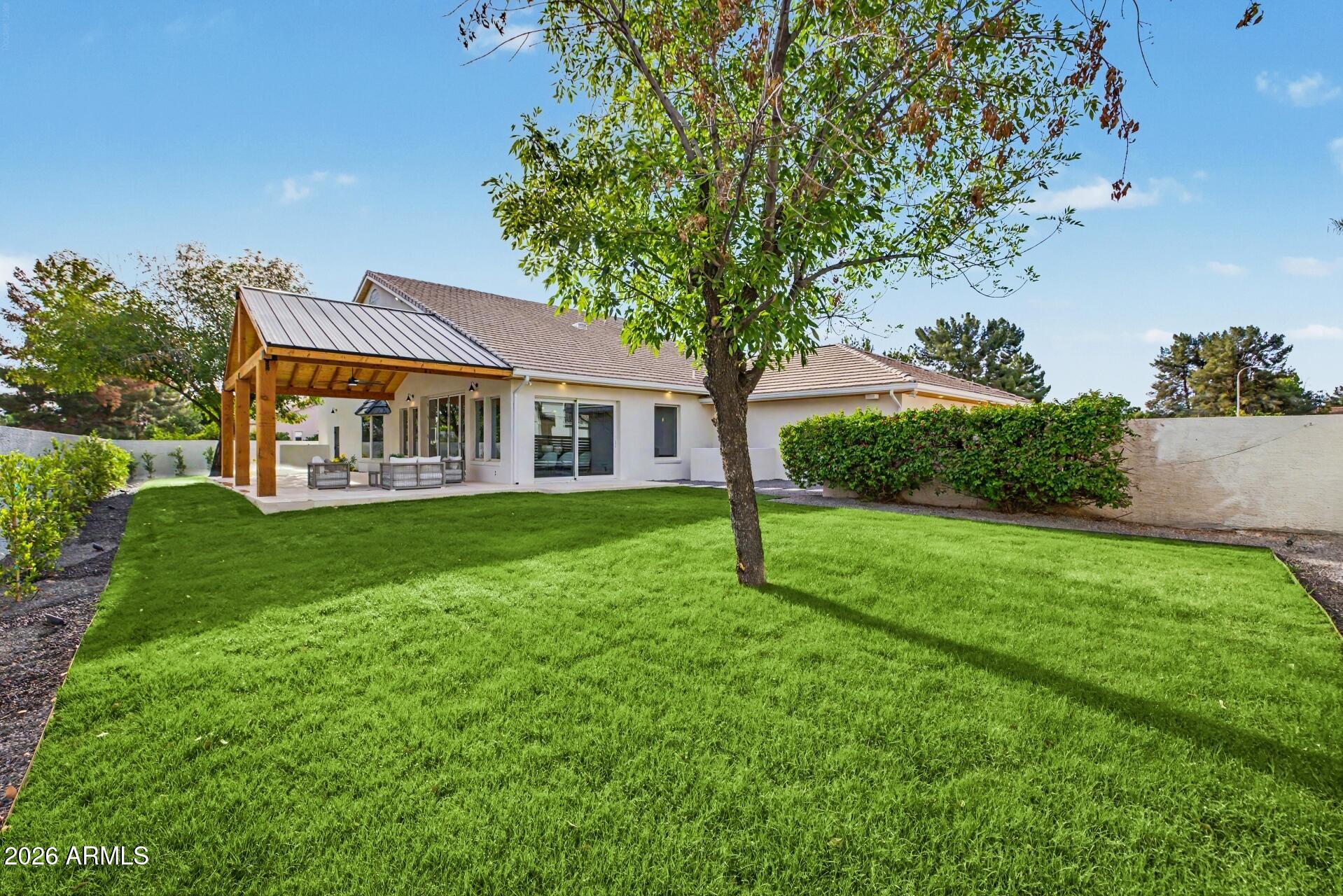 MEADOWLARK MANOR - Residential