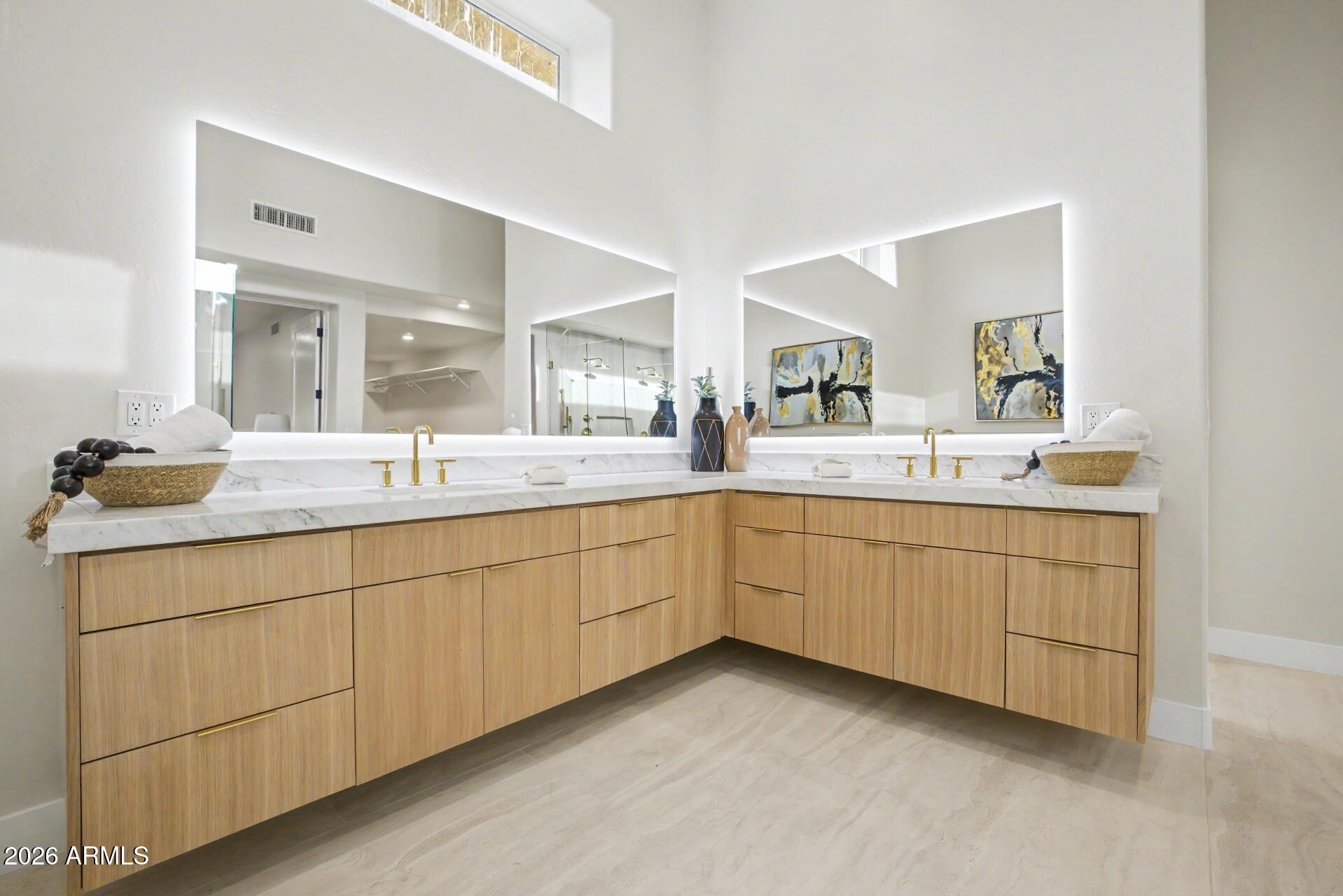 MEADOWLARK MANOR - Residential