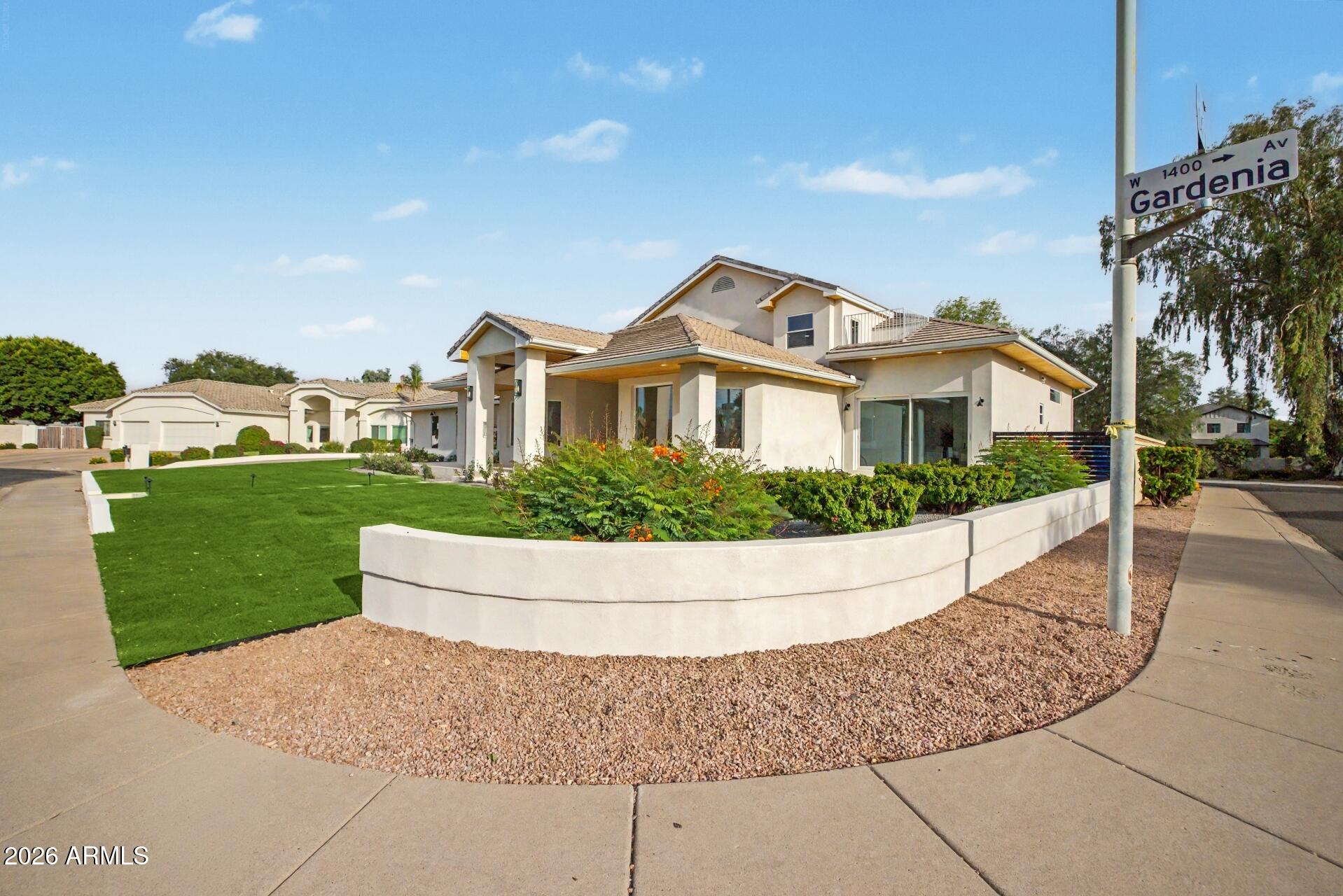 MEADOWLARK MANOR - Residential