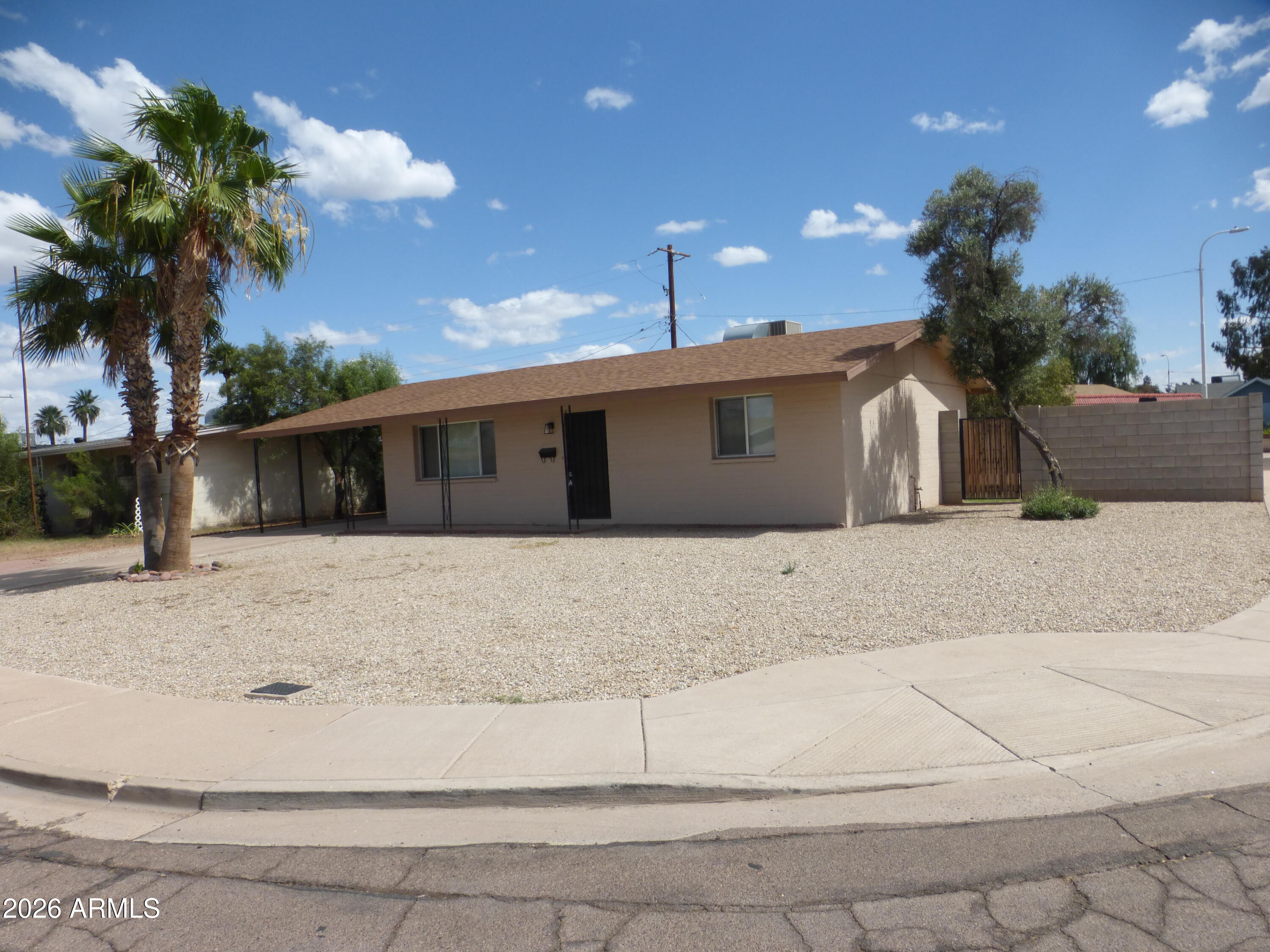 1539 W HUNTINGTON Drive