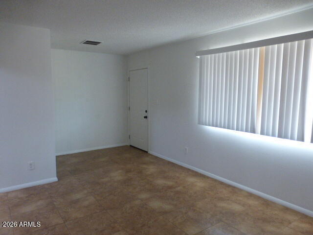 1539 W HUNTINGTON Drive