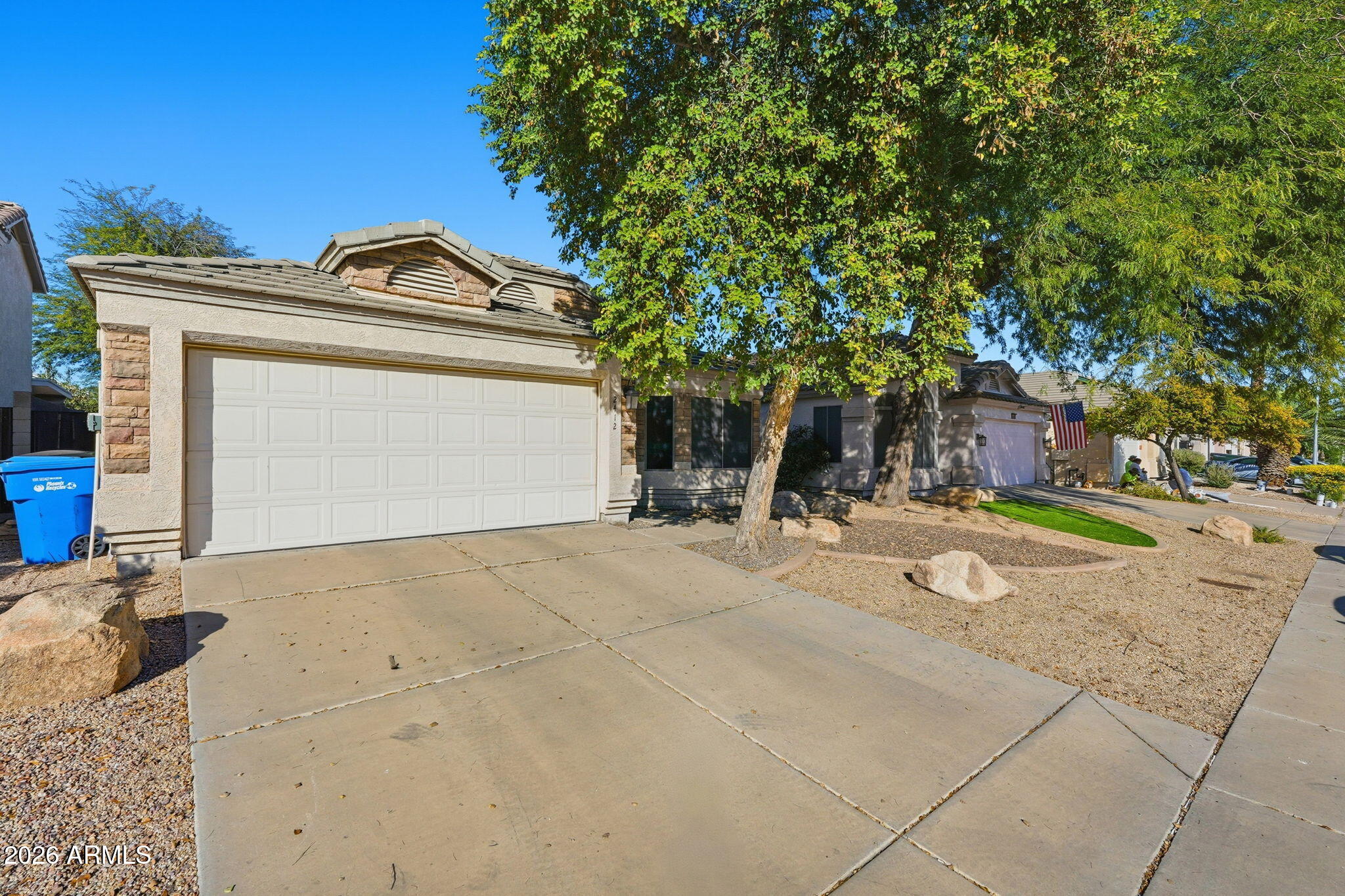 2412 E ROSEMONTE Drive