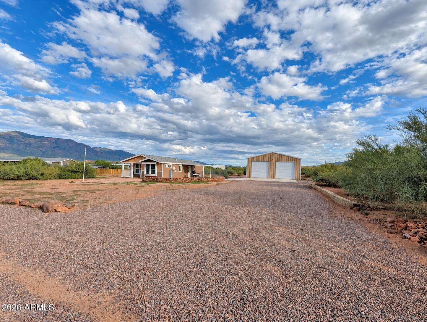 1405 E HUNTER Lane