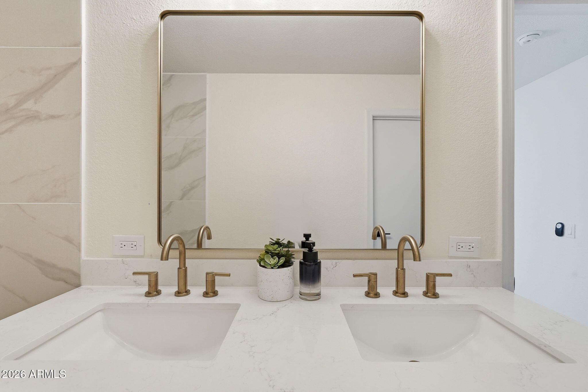 RENAISSANCE POINT - Residential