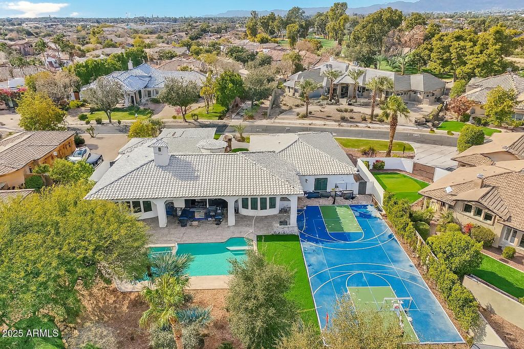 Photo of 351 N Cloverfield Circle, Litchfield Park, AZ 85340 (MLS # 6998759)