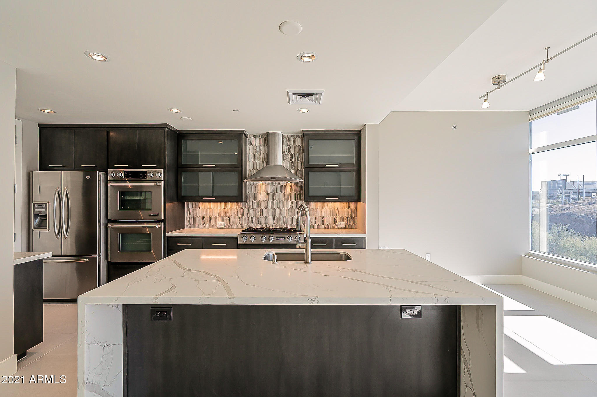 140 E RIO SALADO -- 401