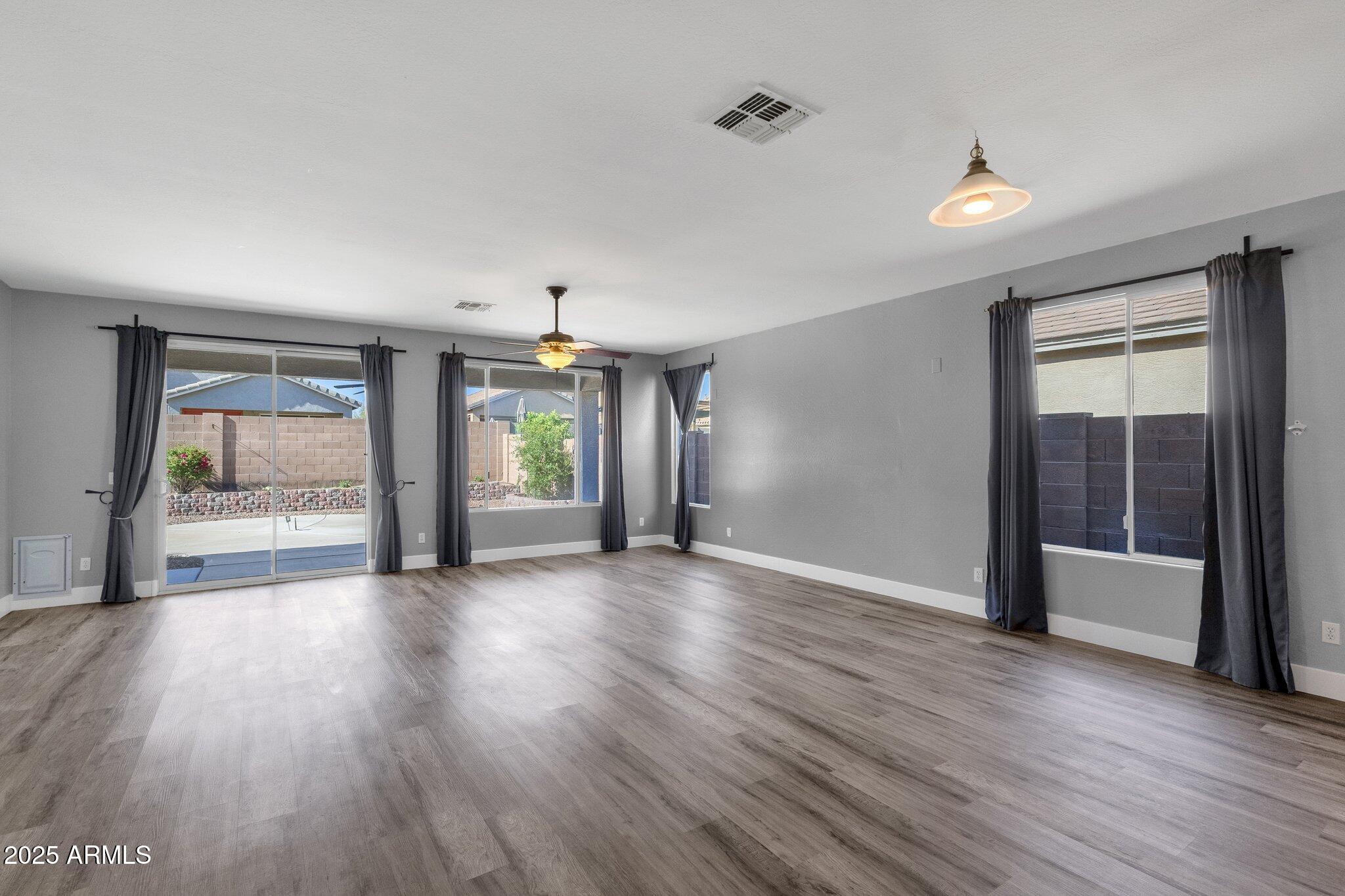 Homes 2 21616 E CALLE DE FLORES --