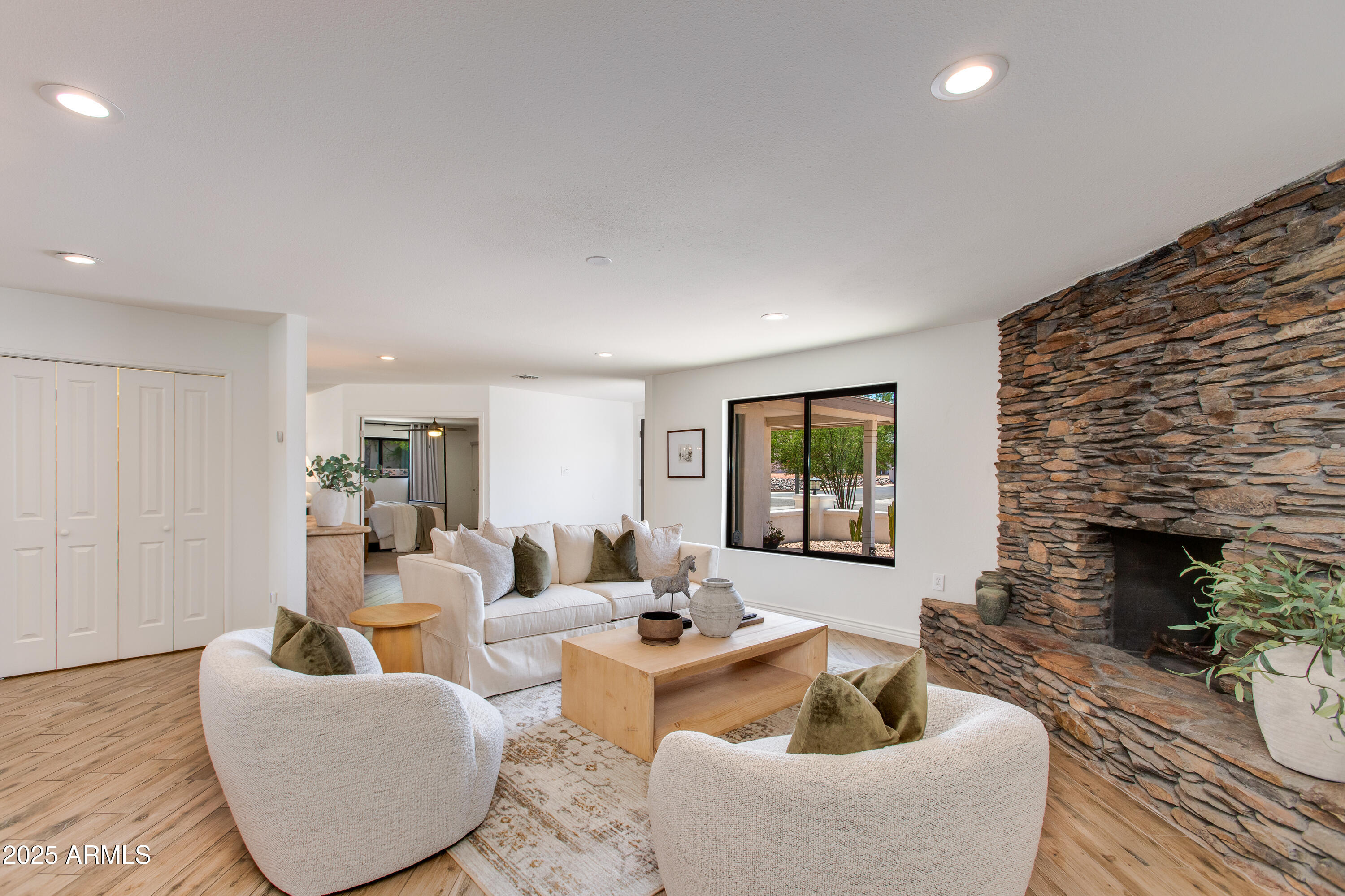 3020 E MISSION Lane