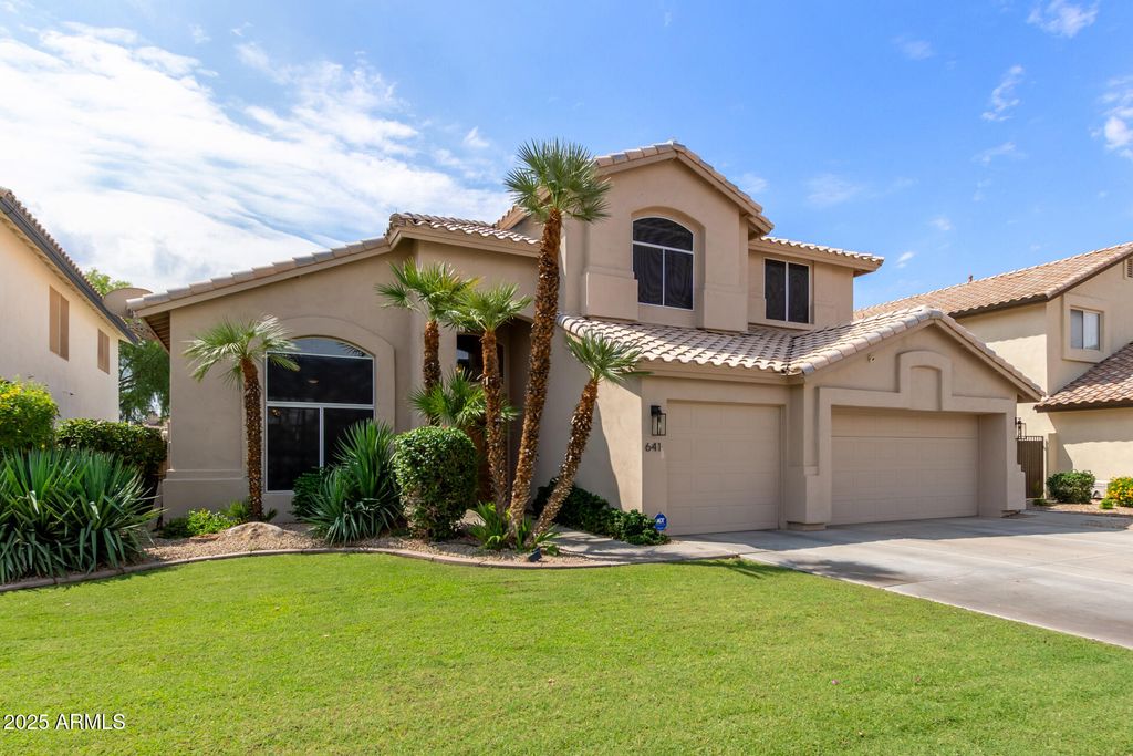 Photo of 641 W Hackberry Drive, Chandler, AZ 85248 (MLS # 6915353)