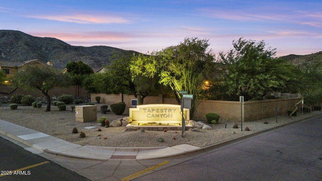 Photo of 1682 E Desert Willow Drive #4, Phoenix, AZ 85048 (MLS # 6897962)
