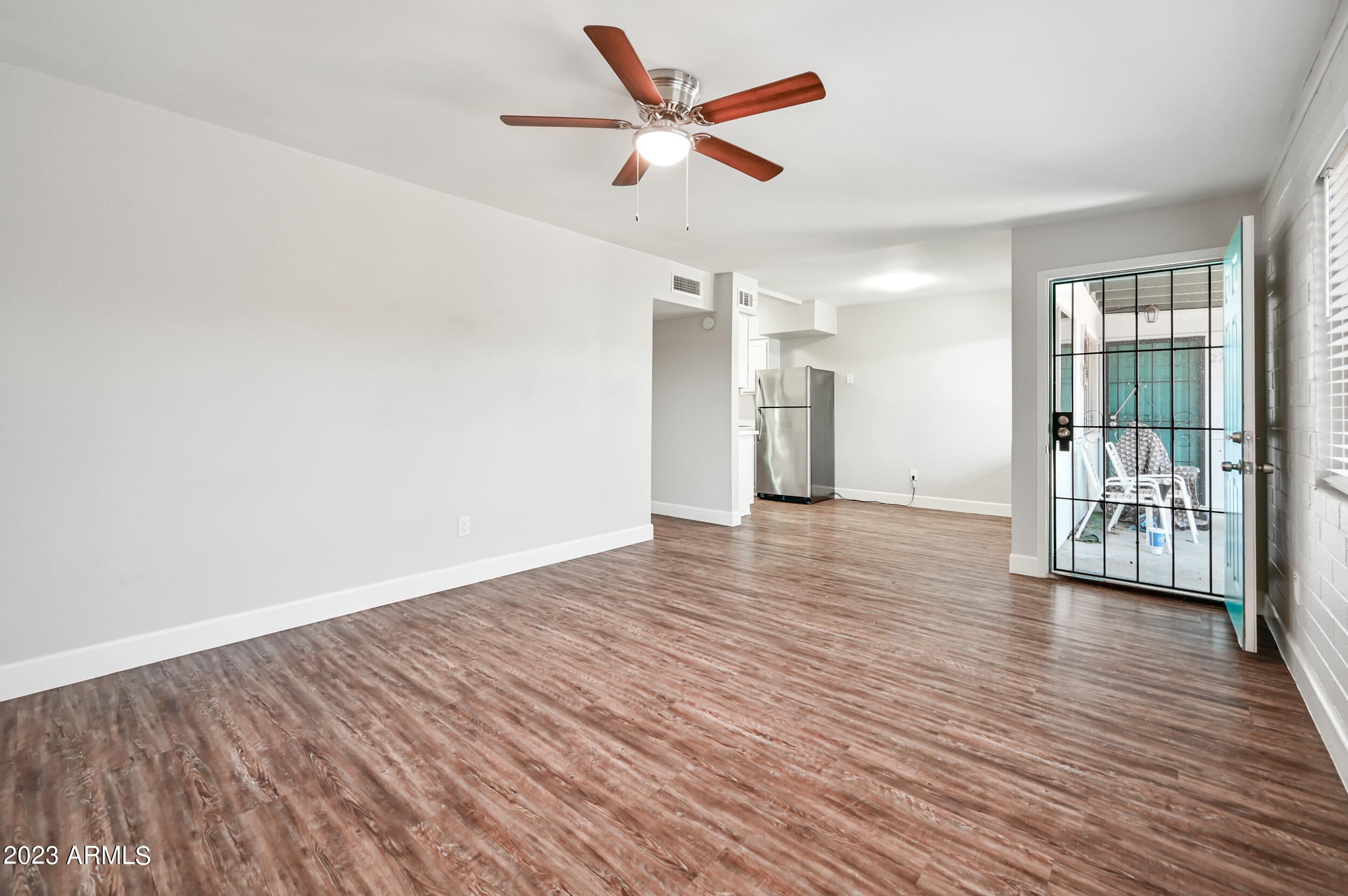 1518 W COLTER Street 28