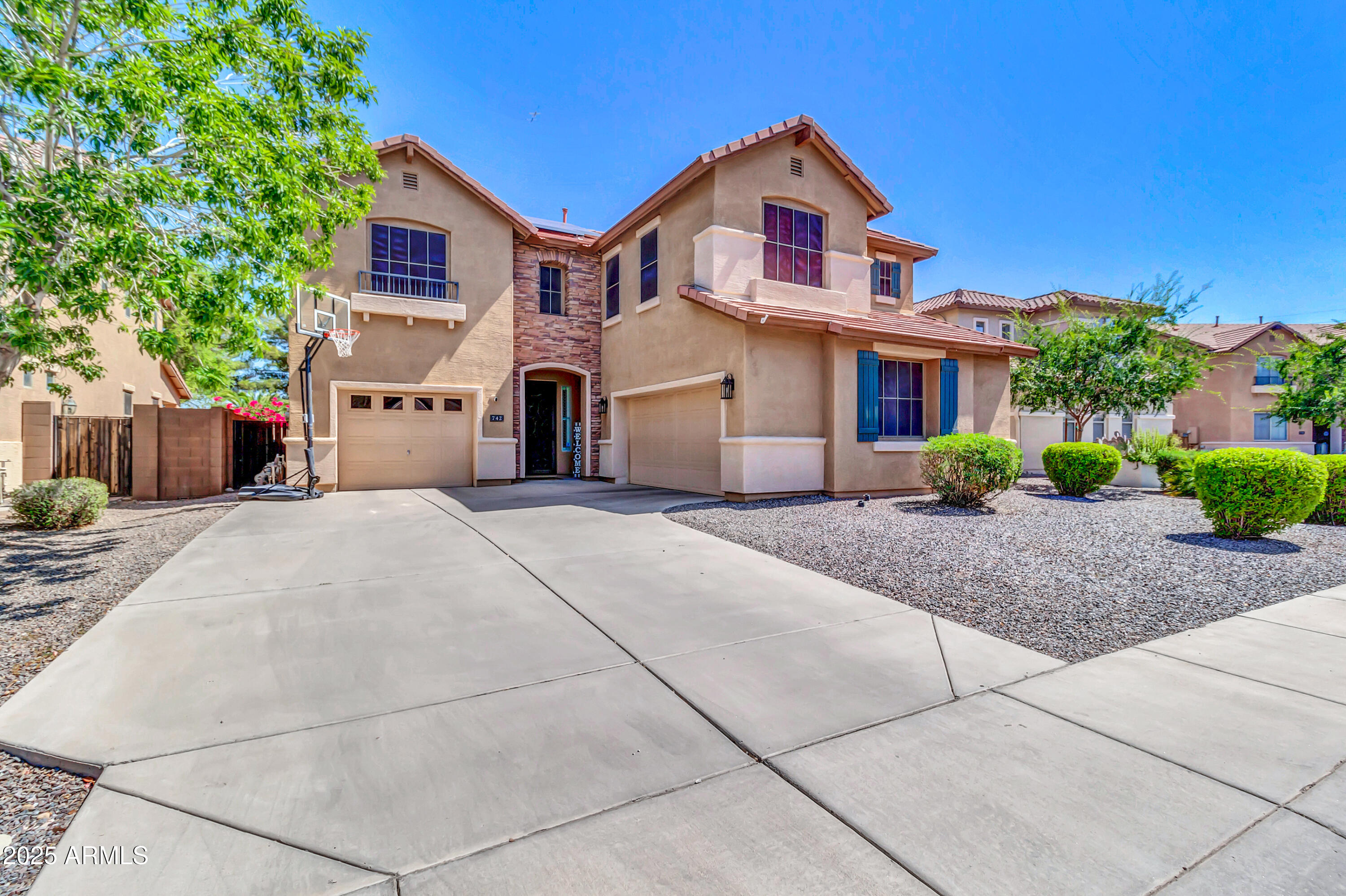 742 E KINGBIRD Drive